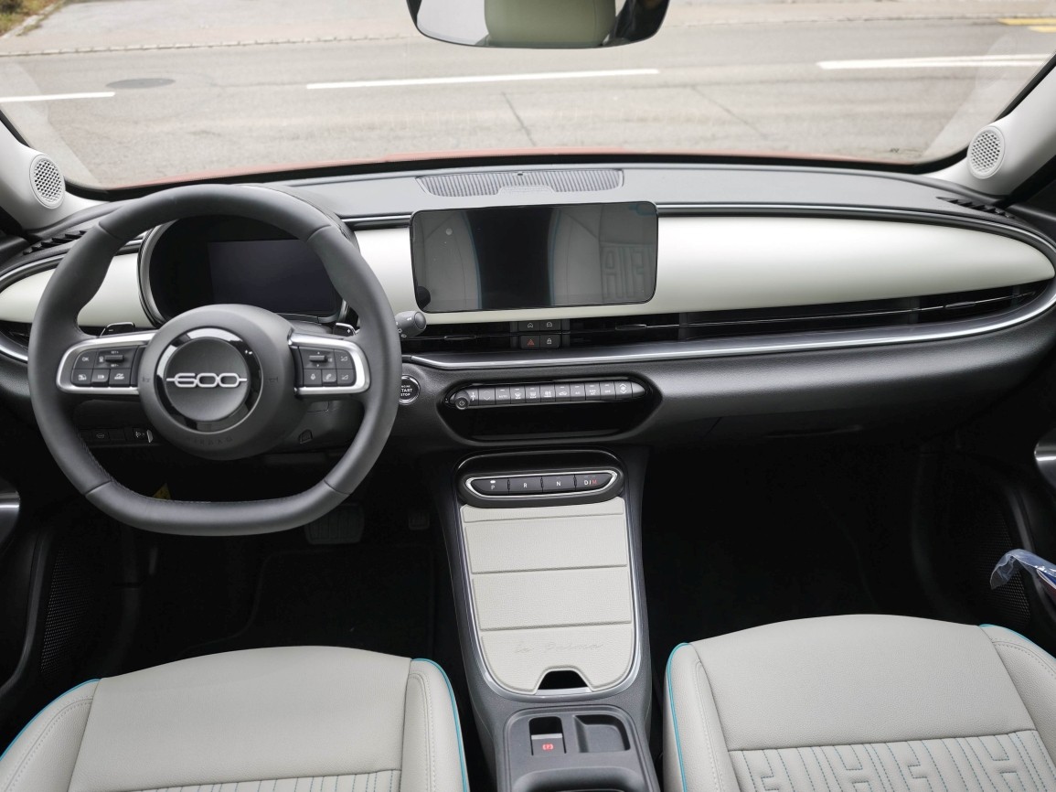 FIAT 600 1.2 Hybrid 145 La Prima Bicolore-image-11