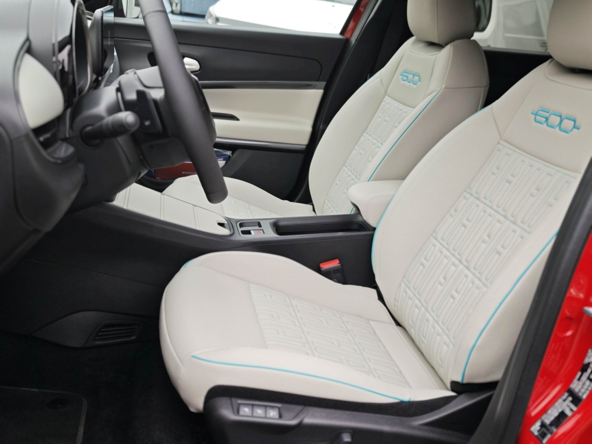 FIAT 600 1.2 Hybrid 145 La Prima Bicolore-image-7
