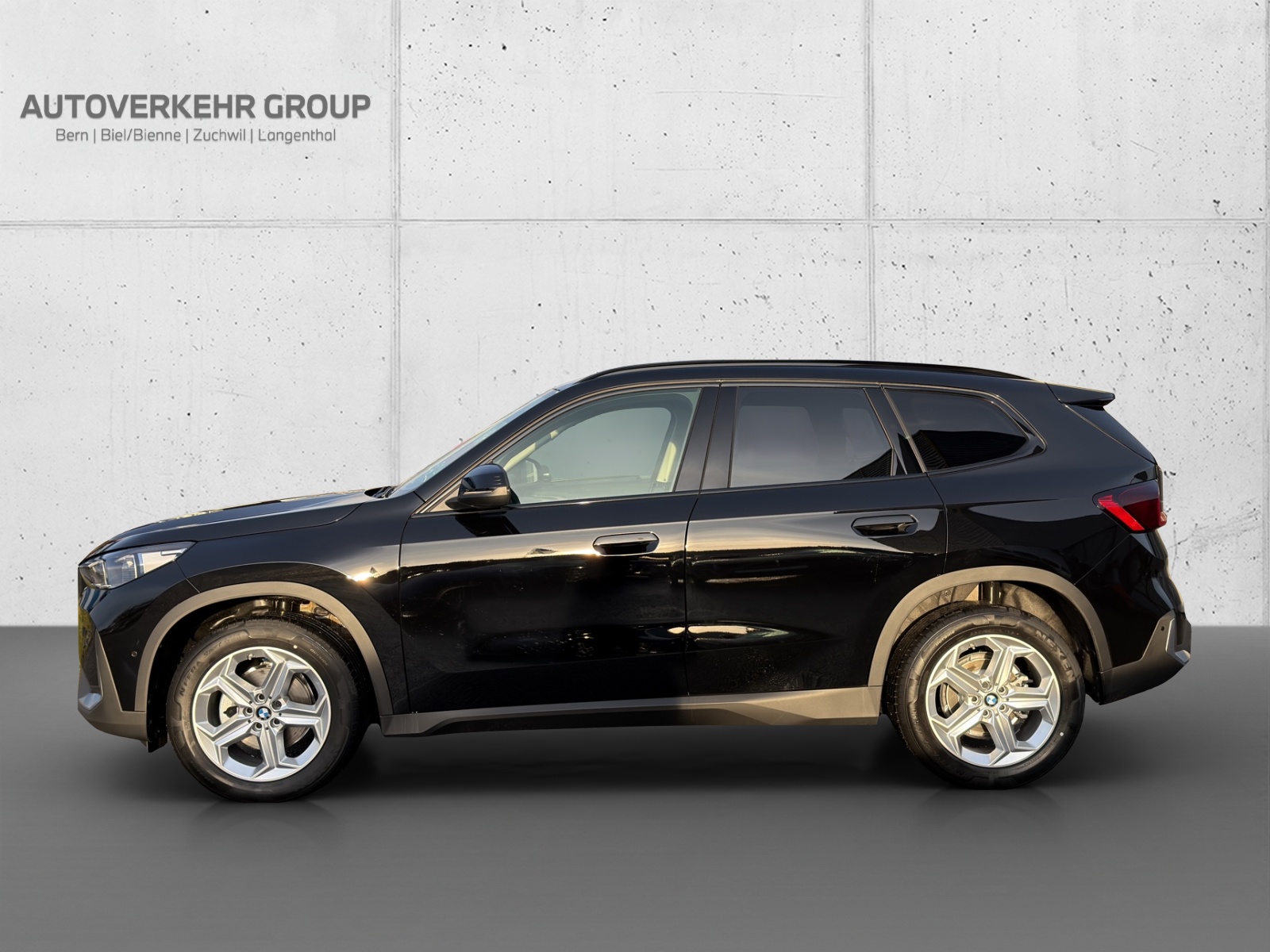 BMW X1 sDrive 18d-showroom-element-1