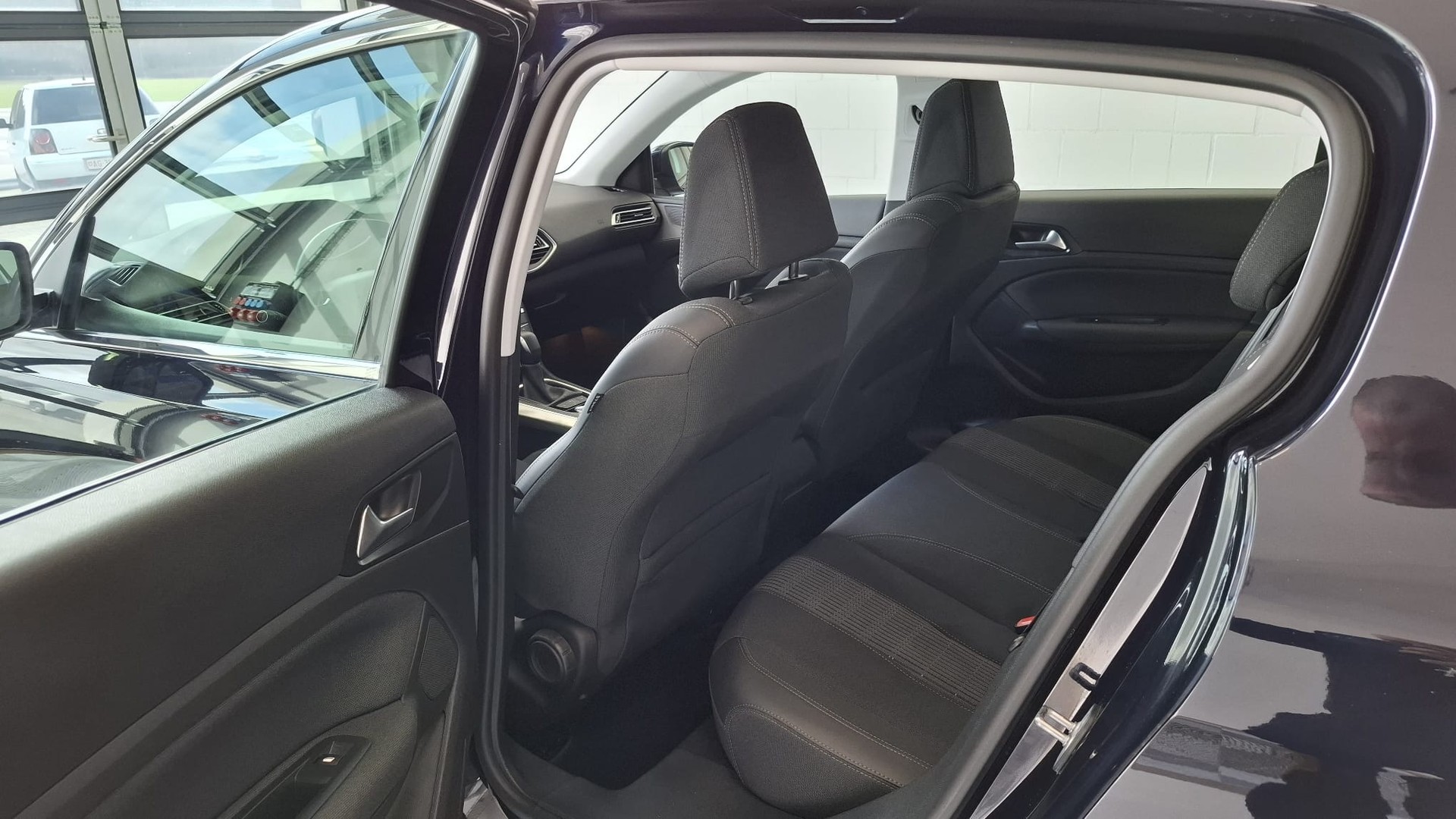 PEUGEOT 308 1.6 BlueHDI Active Automatic-image-9