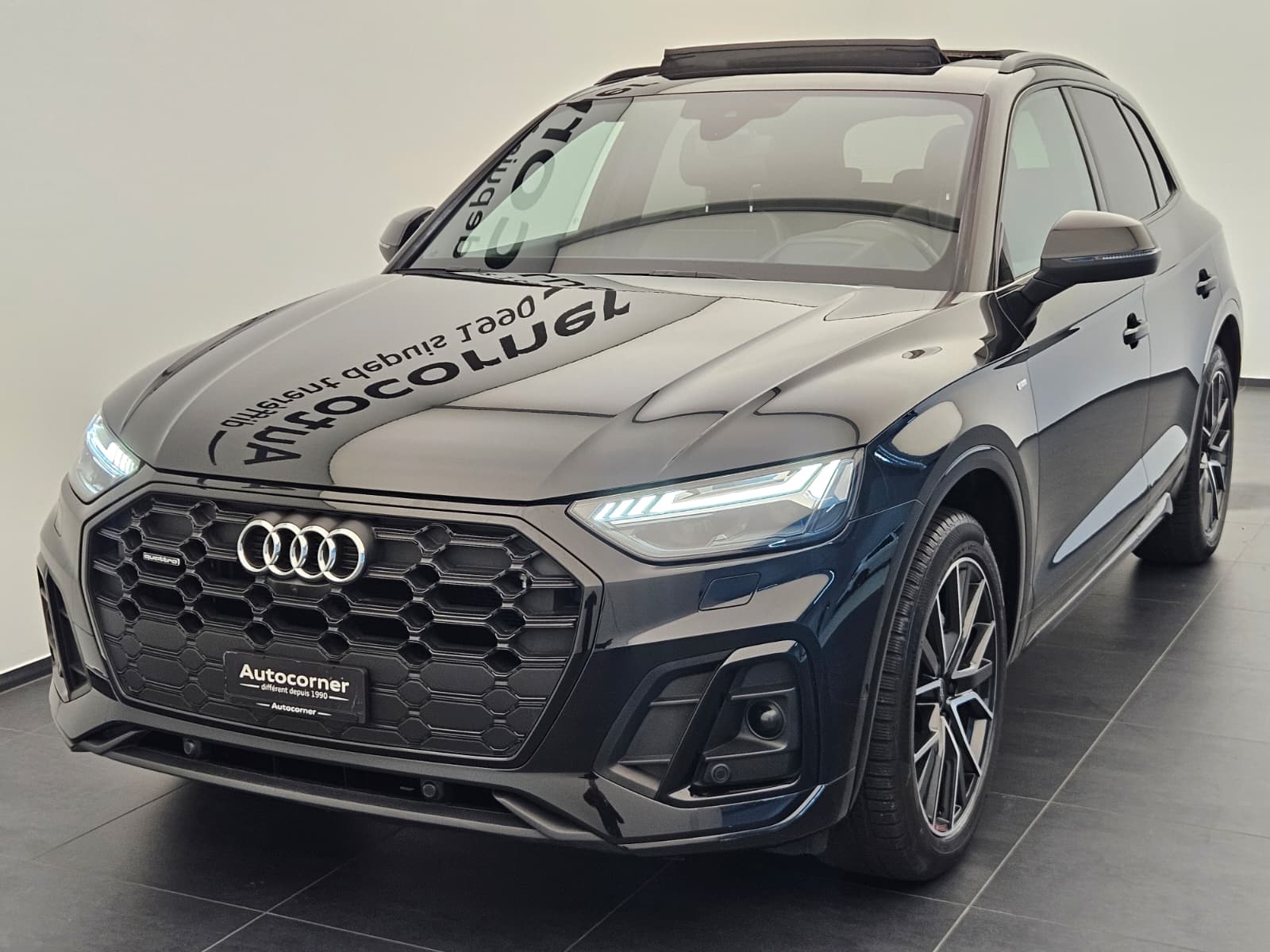AUDI Q5 40 TDI Black Edition quattro S-tronic-image-2