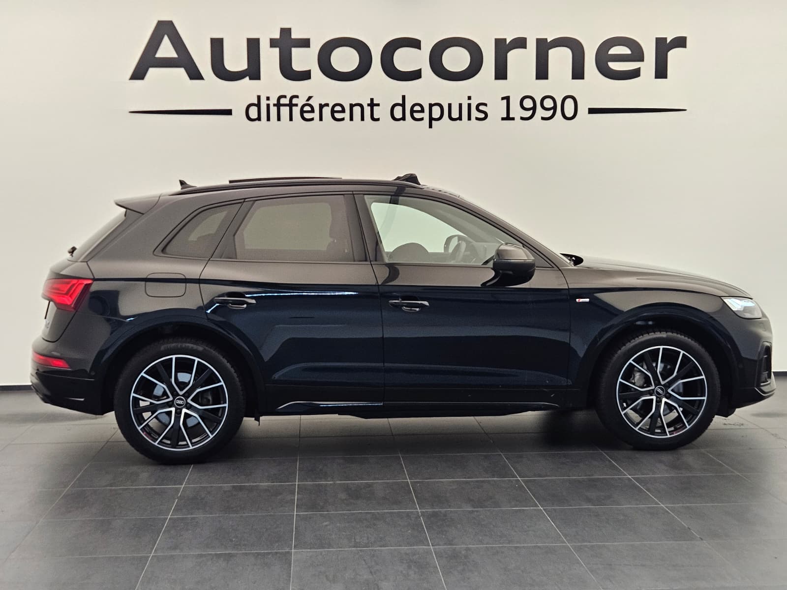 AUDI Q5 40 TDI Black Edition quattro S-tronic-image-5