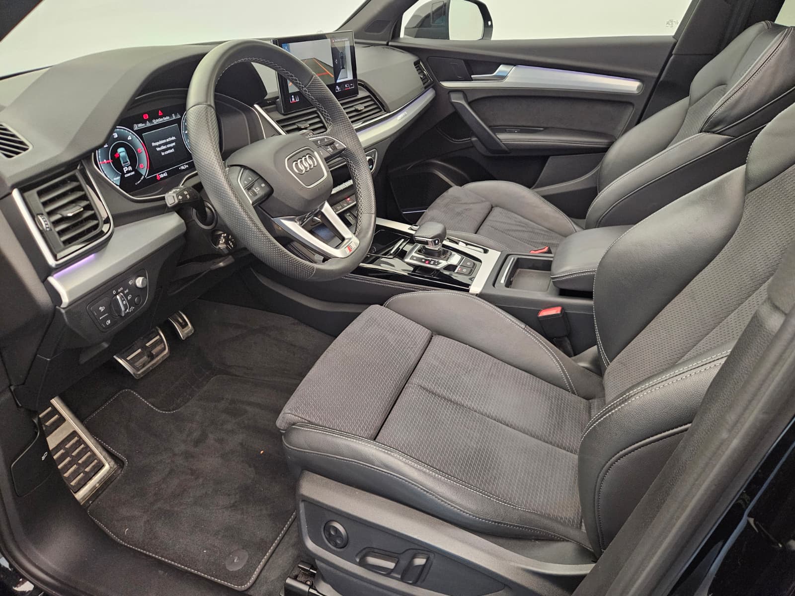 AUDI Q5 40 TDI Black Edition quattro S-tronic-image-10