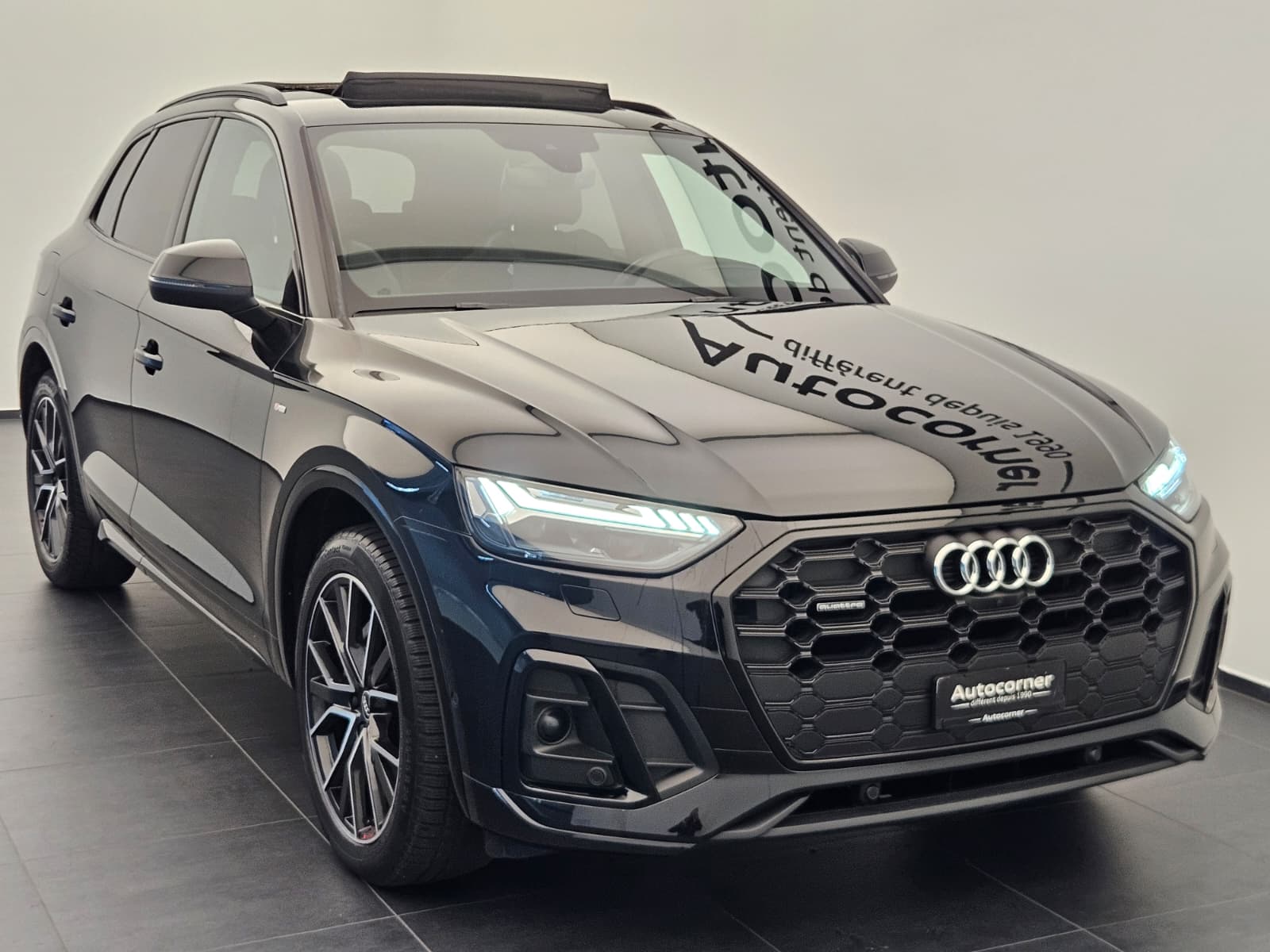 AUDI Q5 40 TDI Black Edition quattro S-tronic-image-4