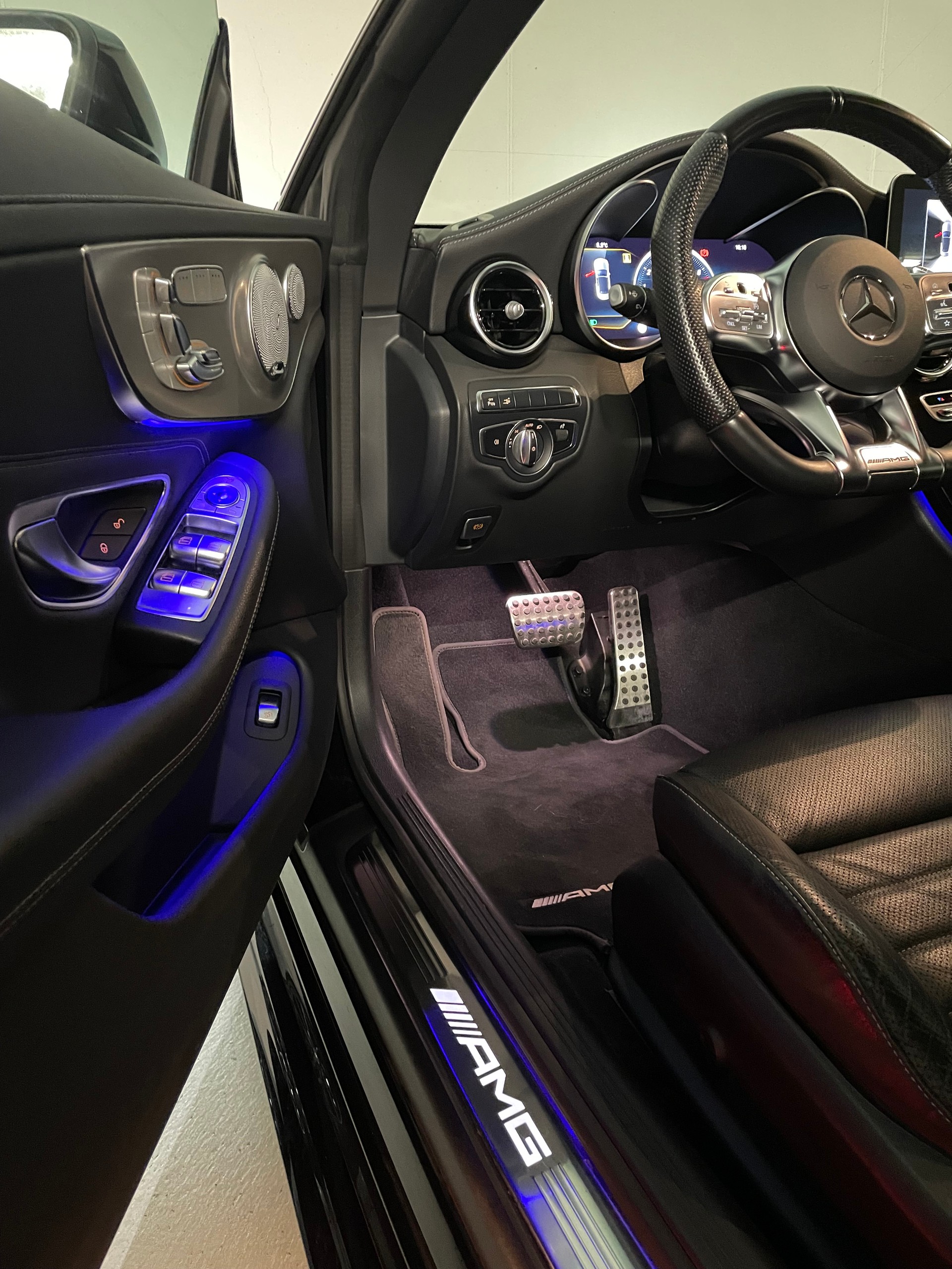 MERCEDES-BENZ C 43 Cabriolet AMG 4Matic 9G-Tronic-image-19
