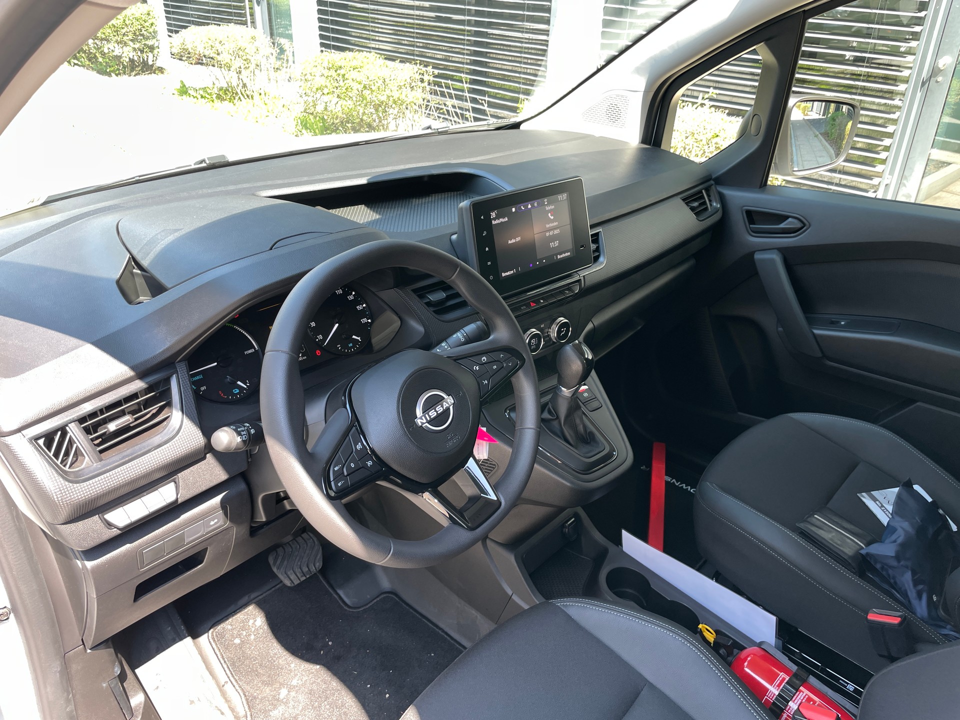 NISSAN Townstar EV45 kWh 22kW L2 Acenta-image-9