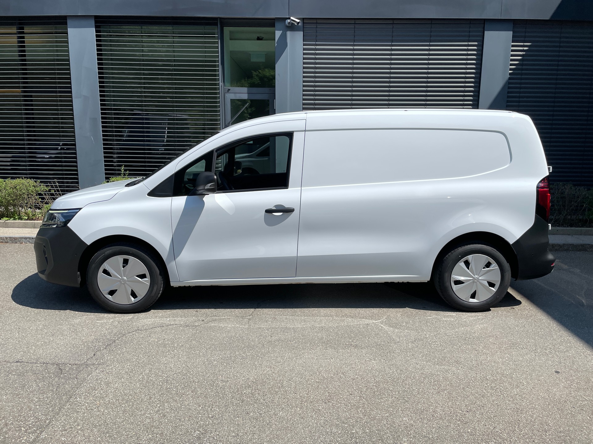 NISSAN Townstar EV45 kWh 22kW L2 Acenta-image-8