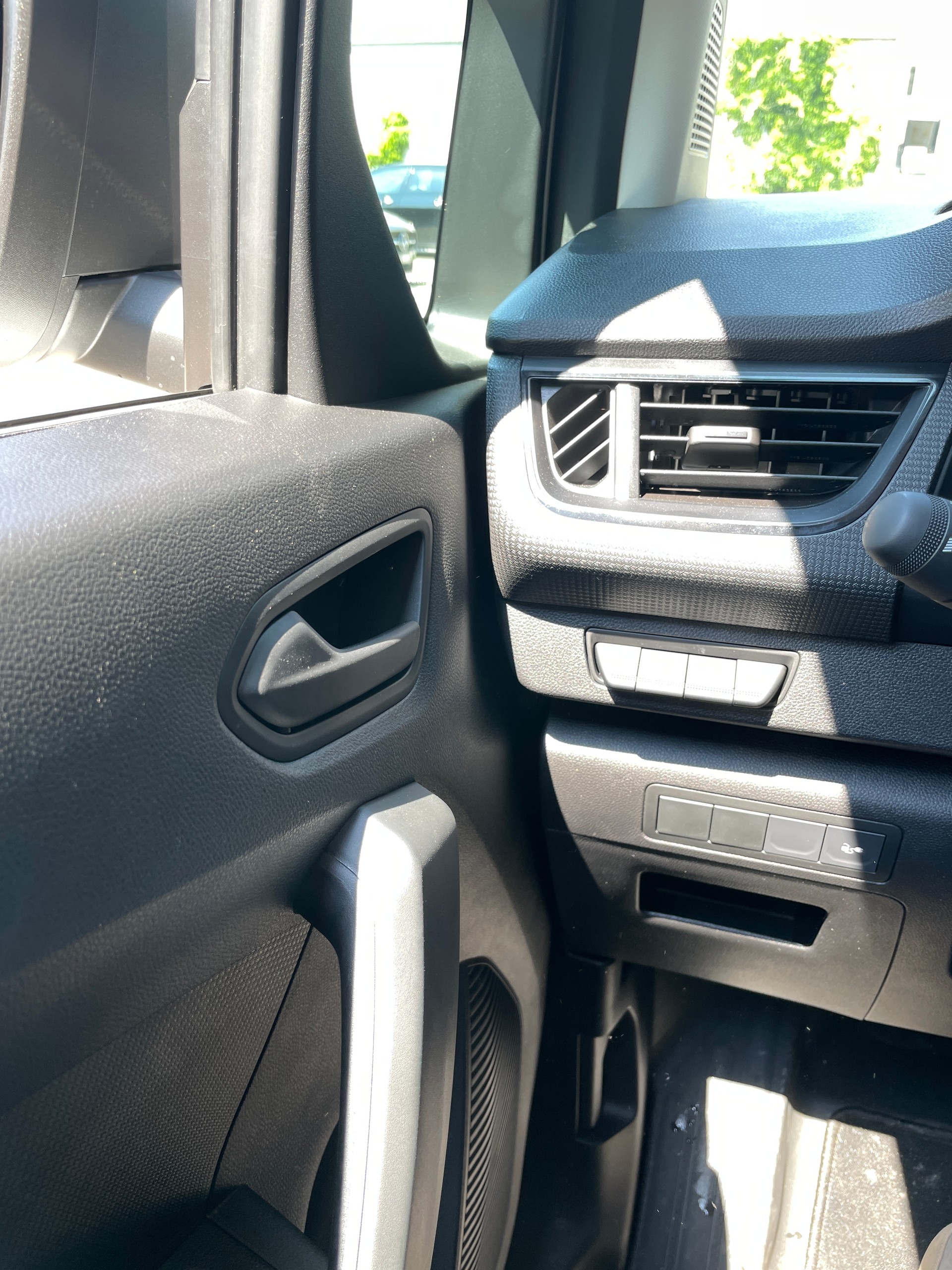 NISSAN Townstar EV45 kWh 22kW L2 Acenta-image-16