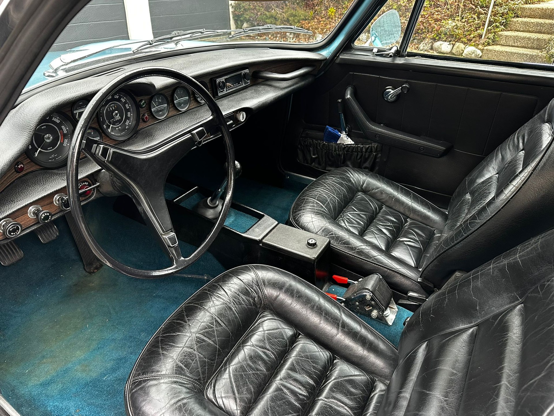 VOLVO P1800 ES-image-9