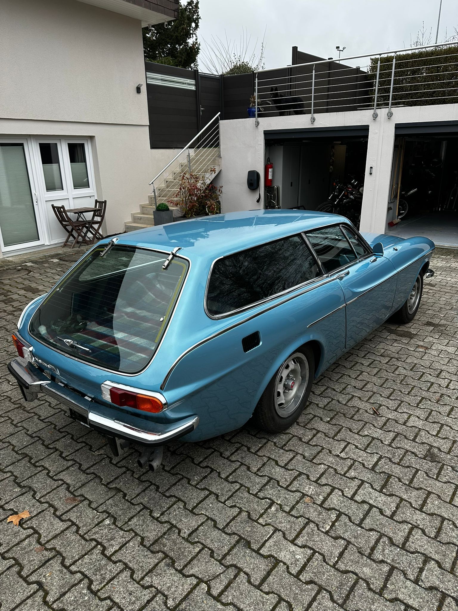 VOLVO P1800 ES-image-3