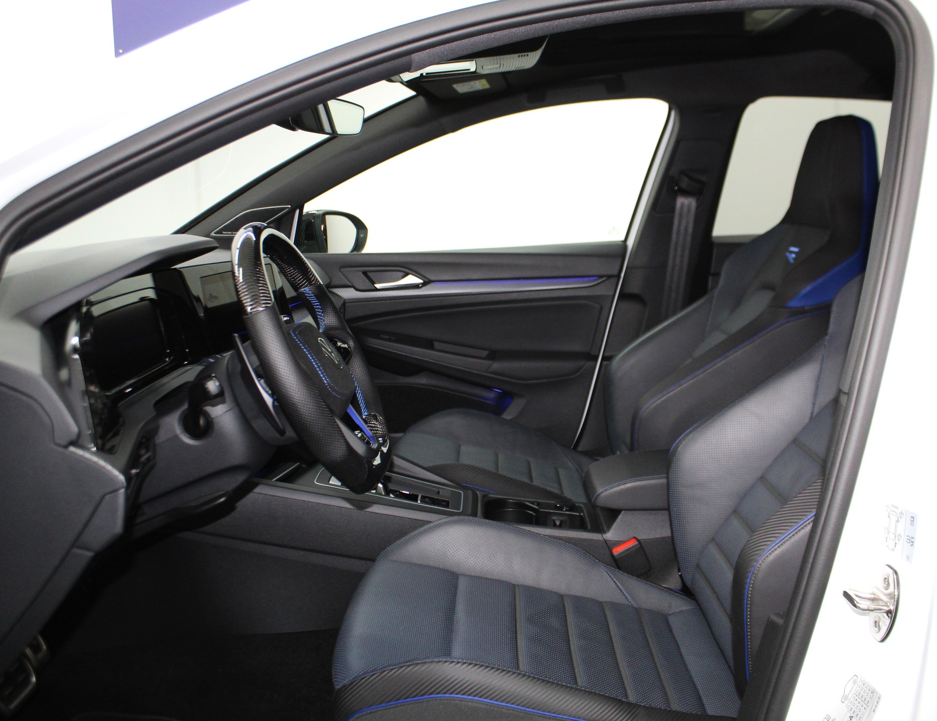 VW Golf 2.0 TSI R 20 Years DSG 4Motion Performance Paket APR 385PS Akrapovic / CH-Fahrzeug-image-7