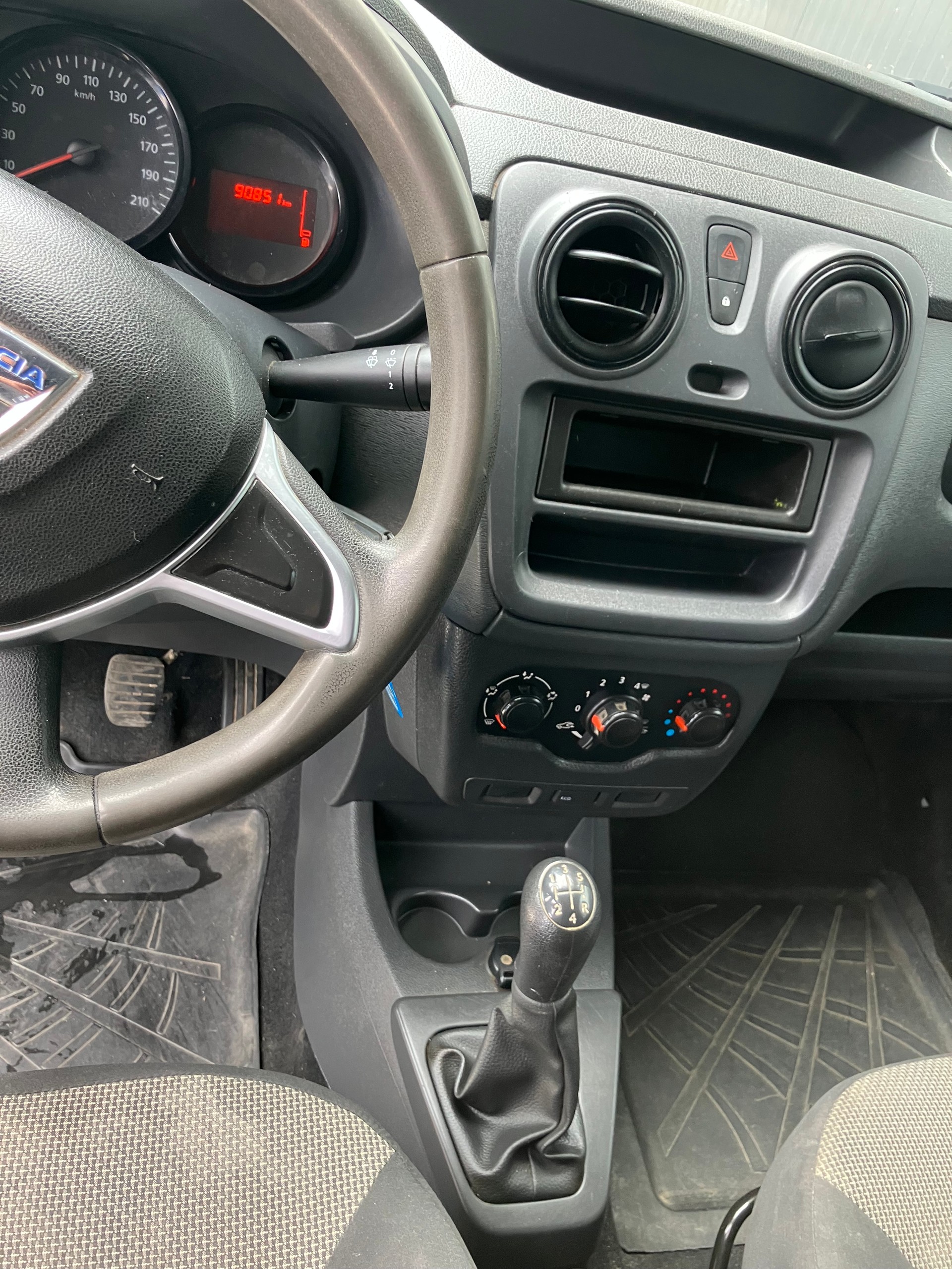 DACIA Dokker Van SCe 100 S&S-image-4