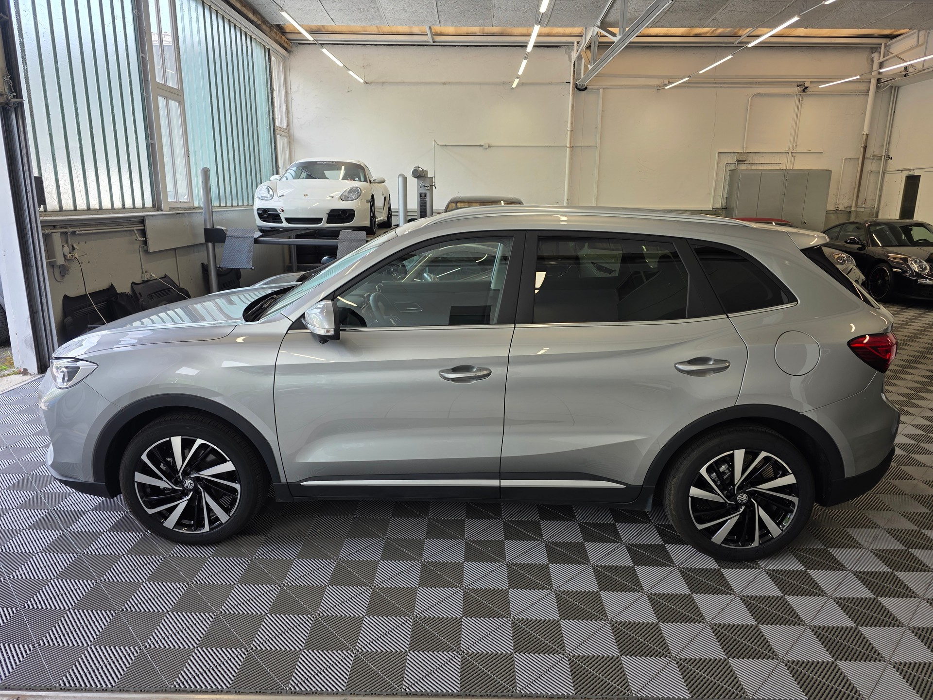 MG ZS 1.5 HEV Luxury-showroom-element-2