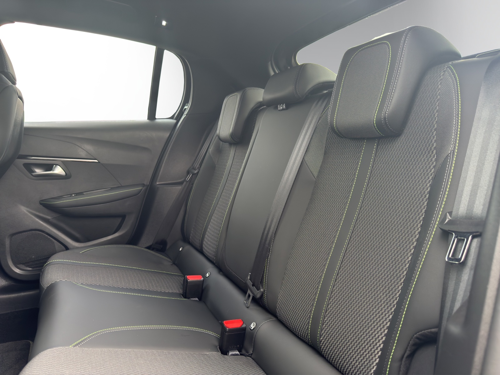 PEUGEOT 208 1.2 PureTech GT-image-10