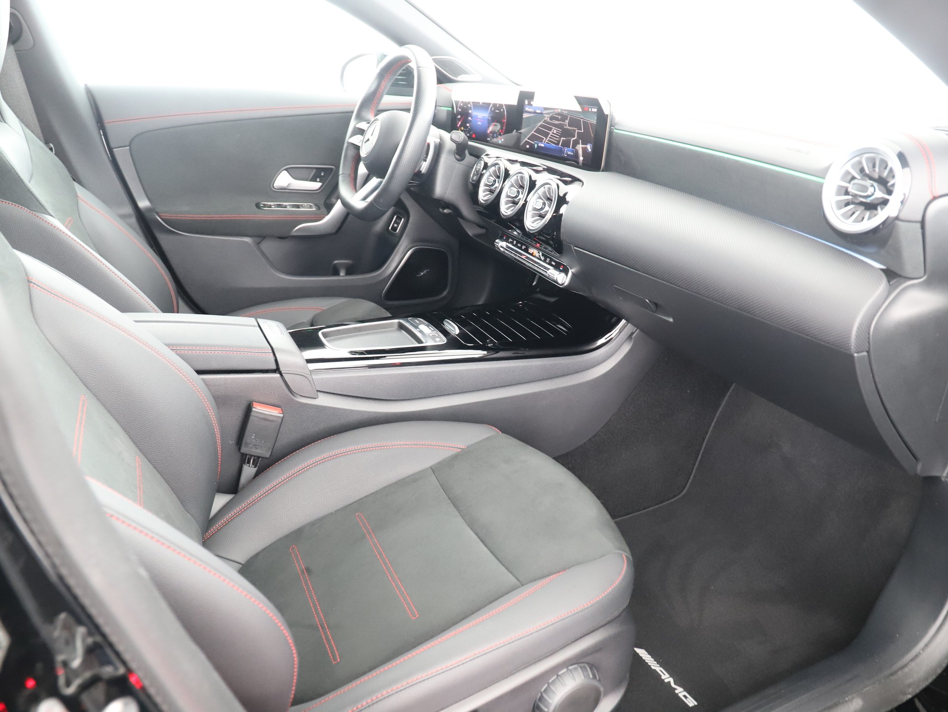MERCEDES-BENZ CLA 220 d 8G-DCT-image-9