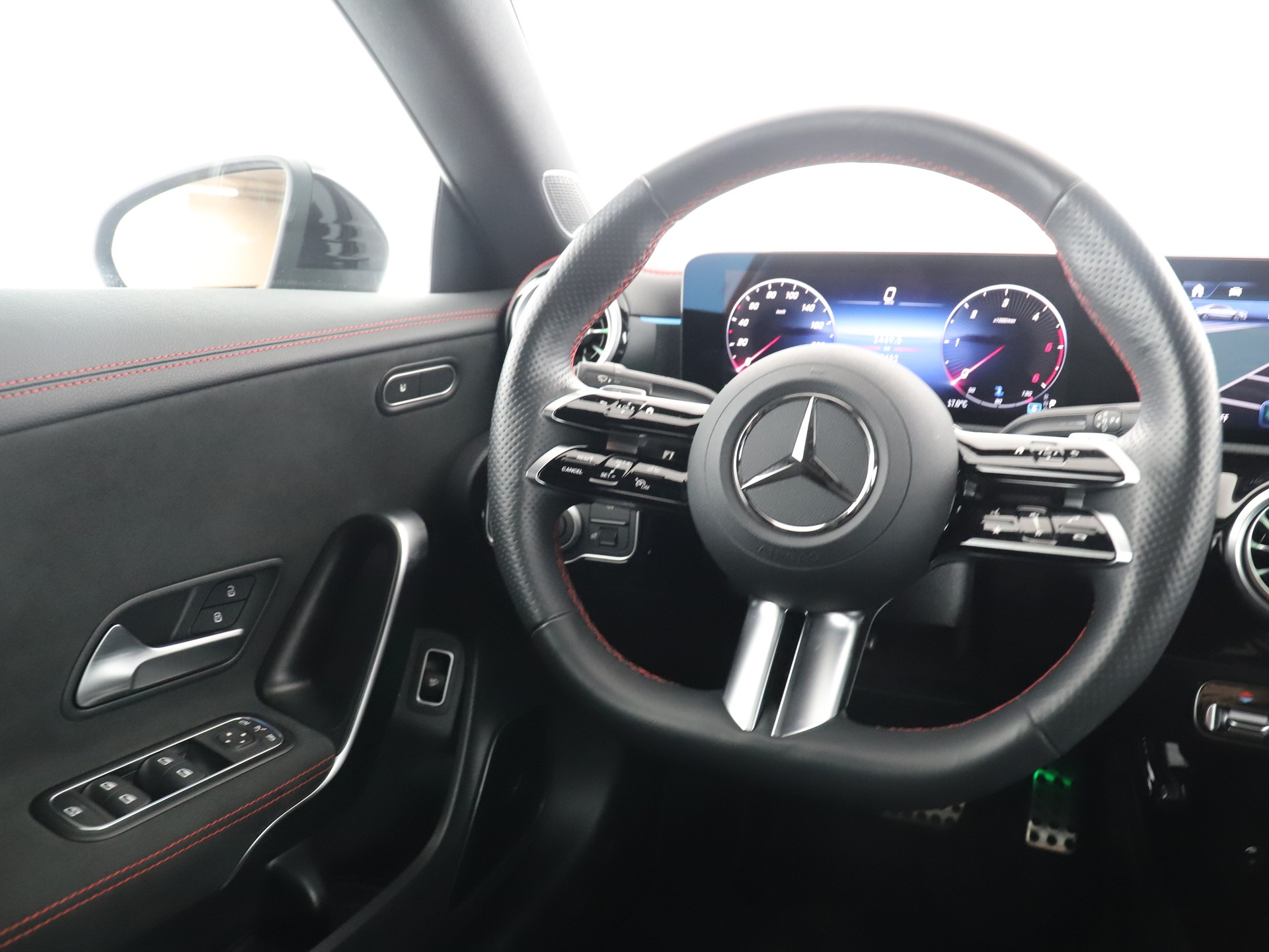 MERCEDES-BENZ CLA 220 d 8G-DCT-image-11