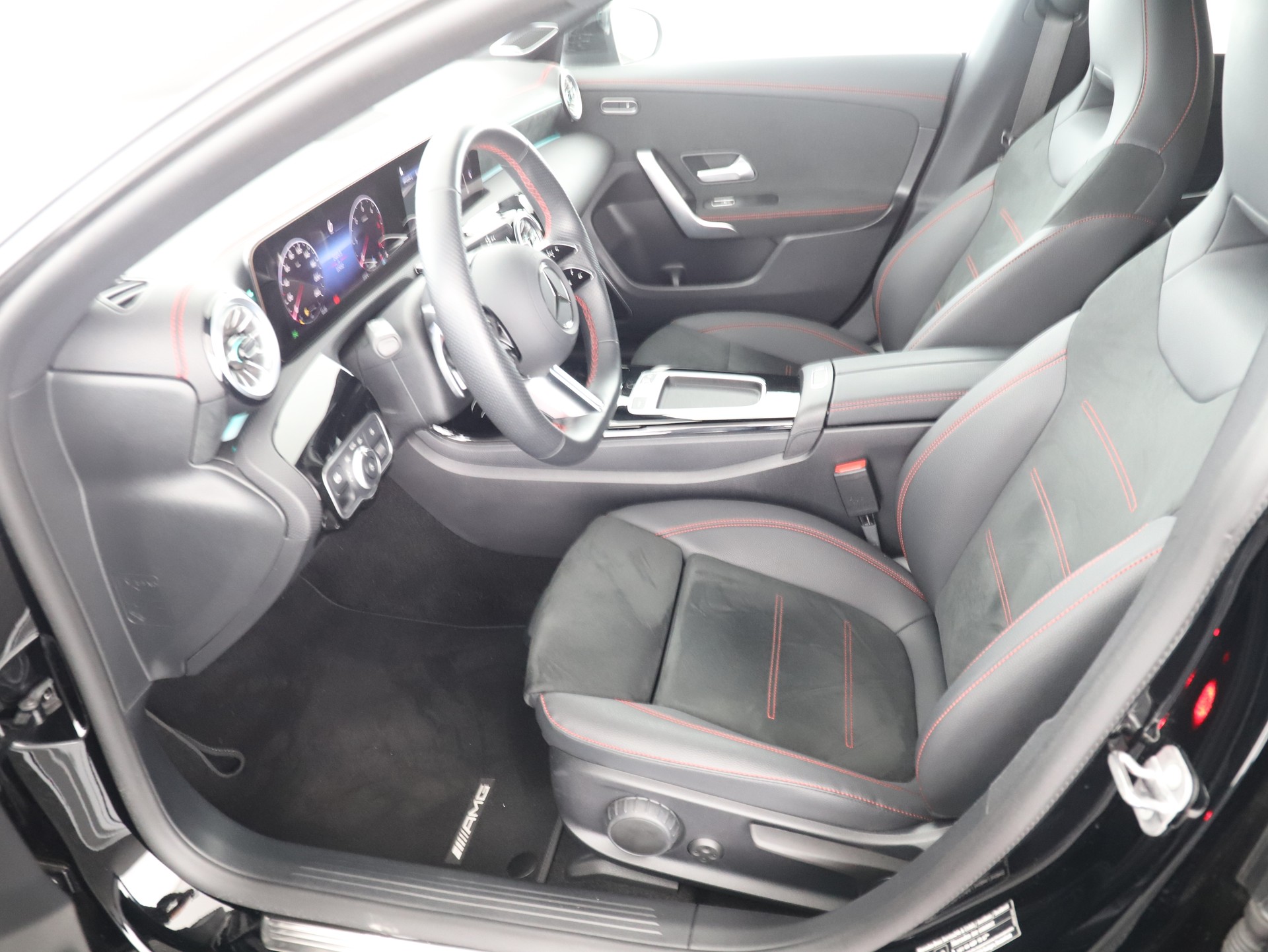 MERCEDES-BENZ CLA 220 d 8G-DCT-image-8