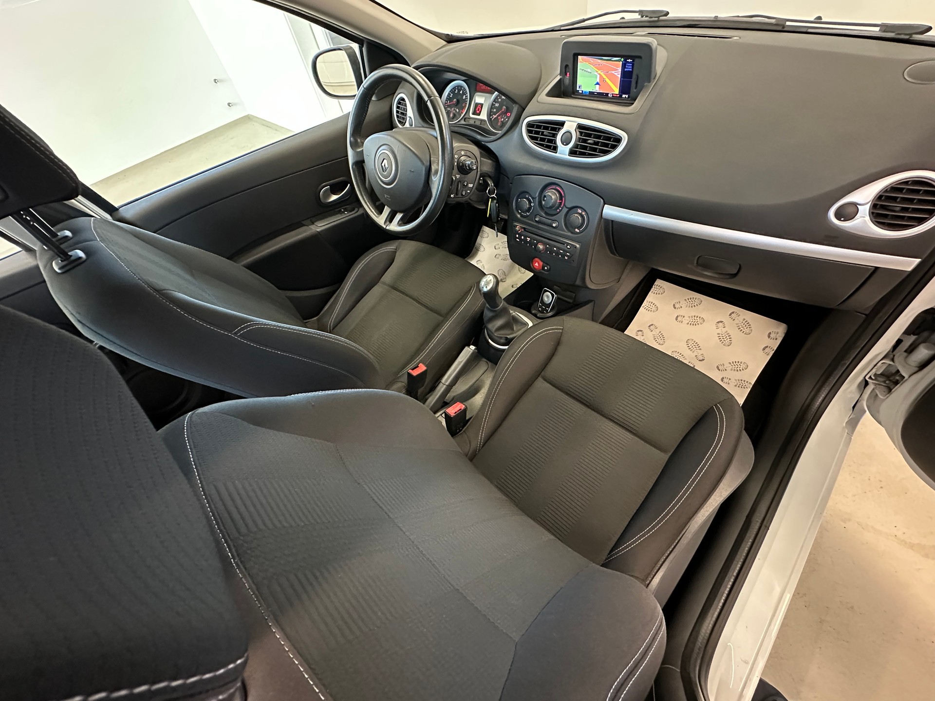 RENAULT Clio 1.2 16V Turbo Dynamique-image-10