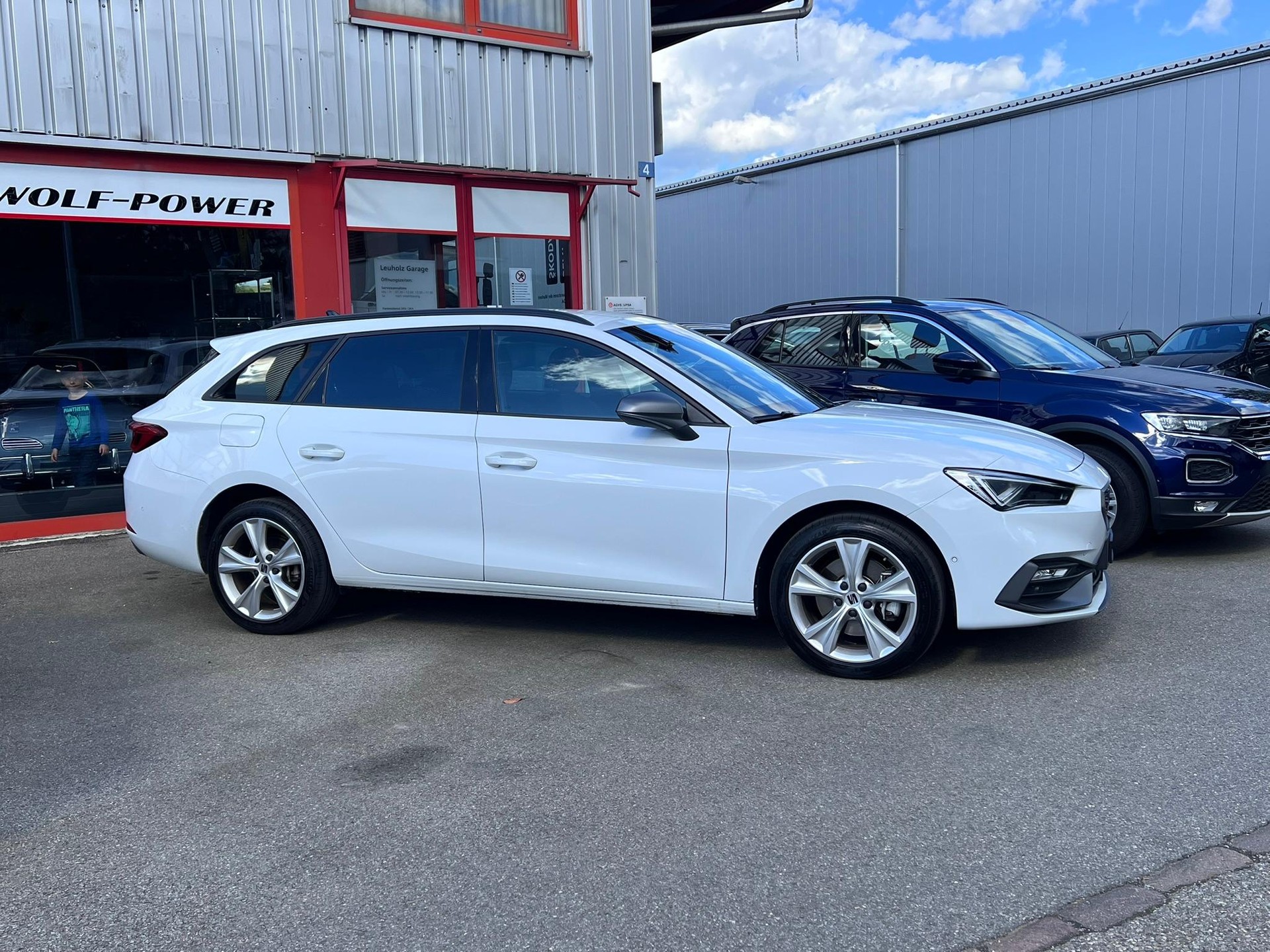 SEAT Leon ST 1.5 eHybrid FR DSG-showroom-element-1