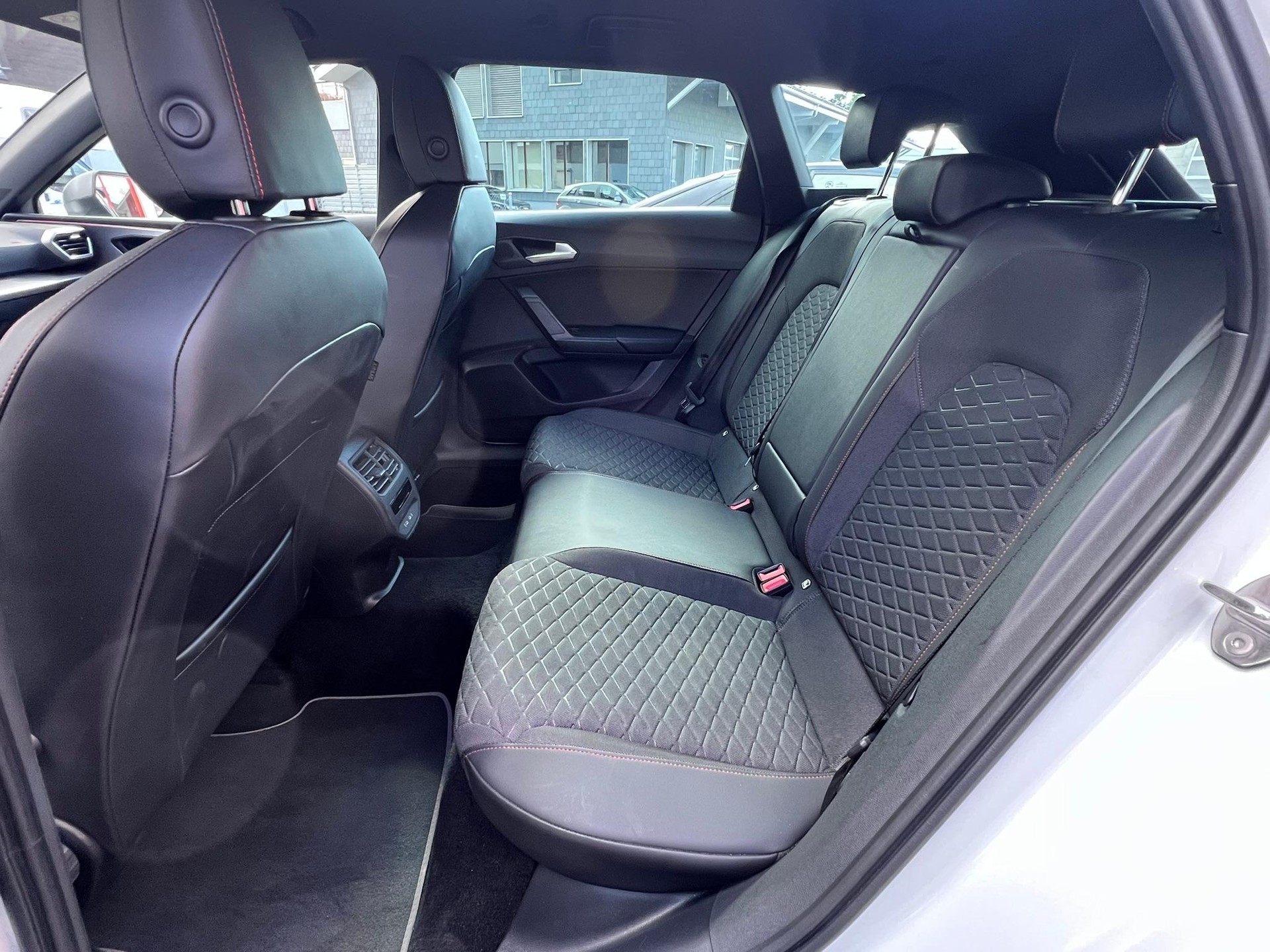 SEAT Leon ST 1.5 eHybrid FR DSG-image-8