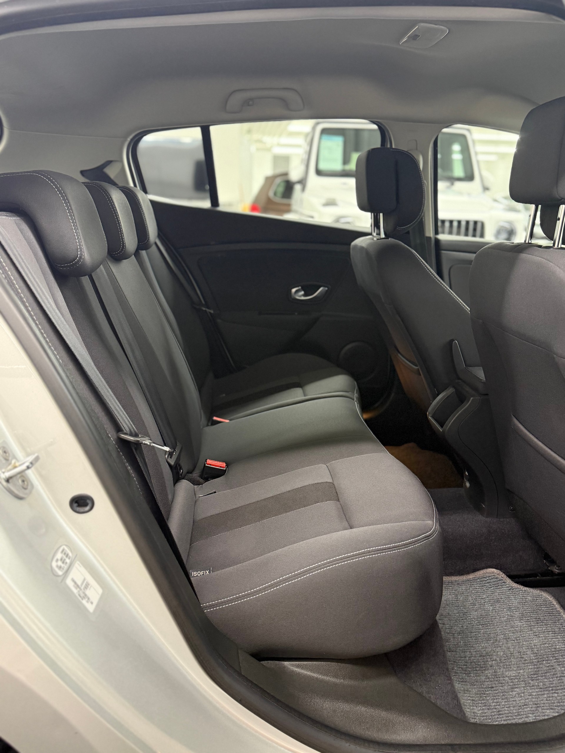 RENAULT Mégane 2.0 16V Dynamique CVT-image-14