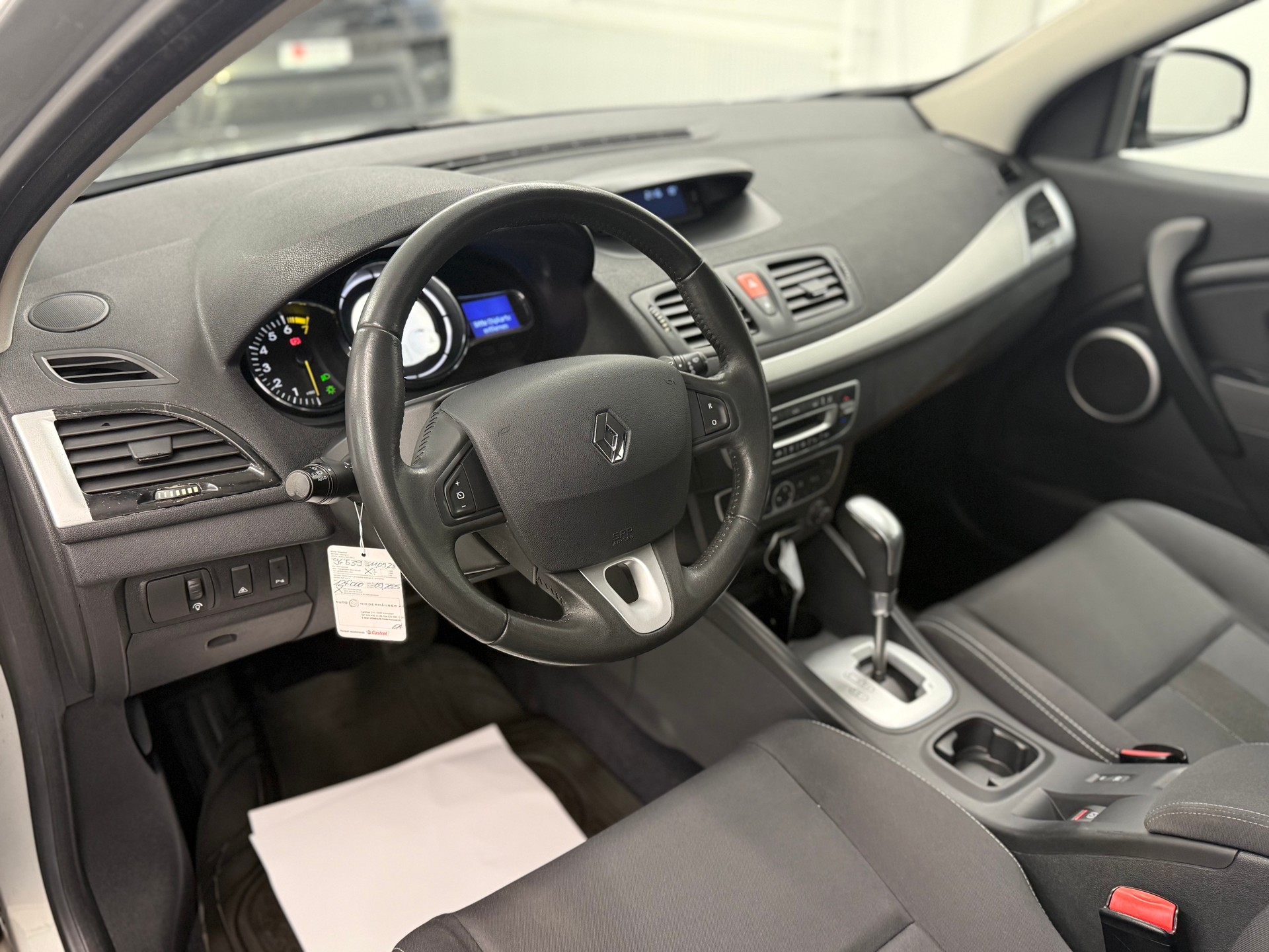 RENAULT Mégane 2.0 16V Dynamique CVT-image-7