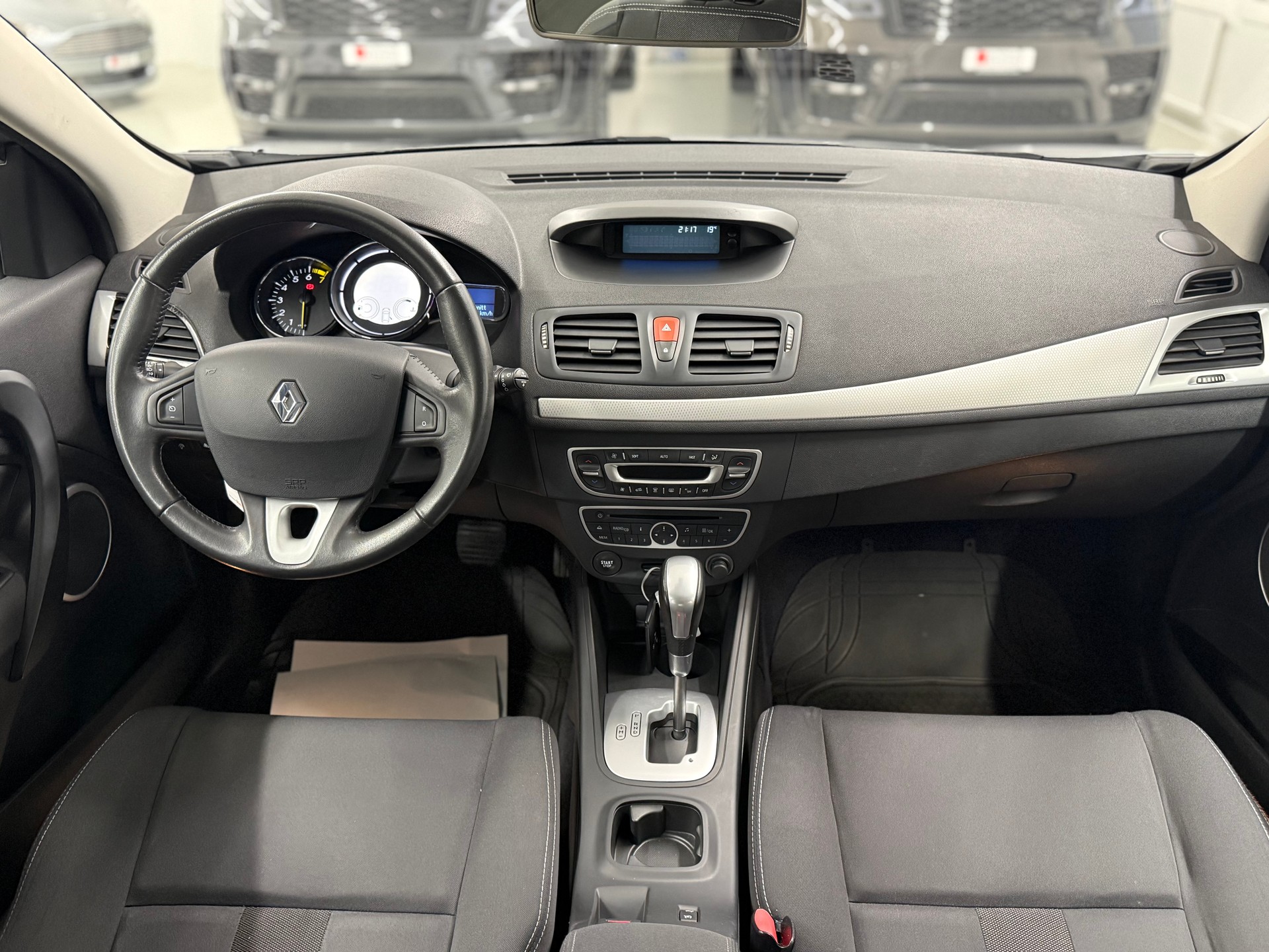 RENAULT Mégane 2.0 16V Dynamique CVT-image-8