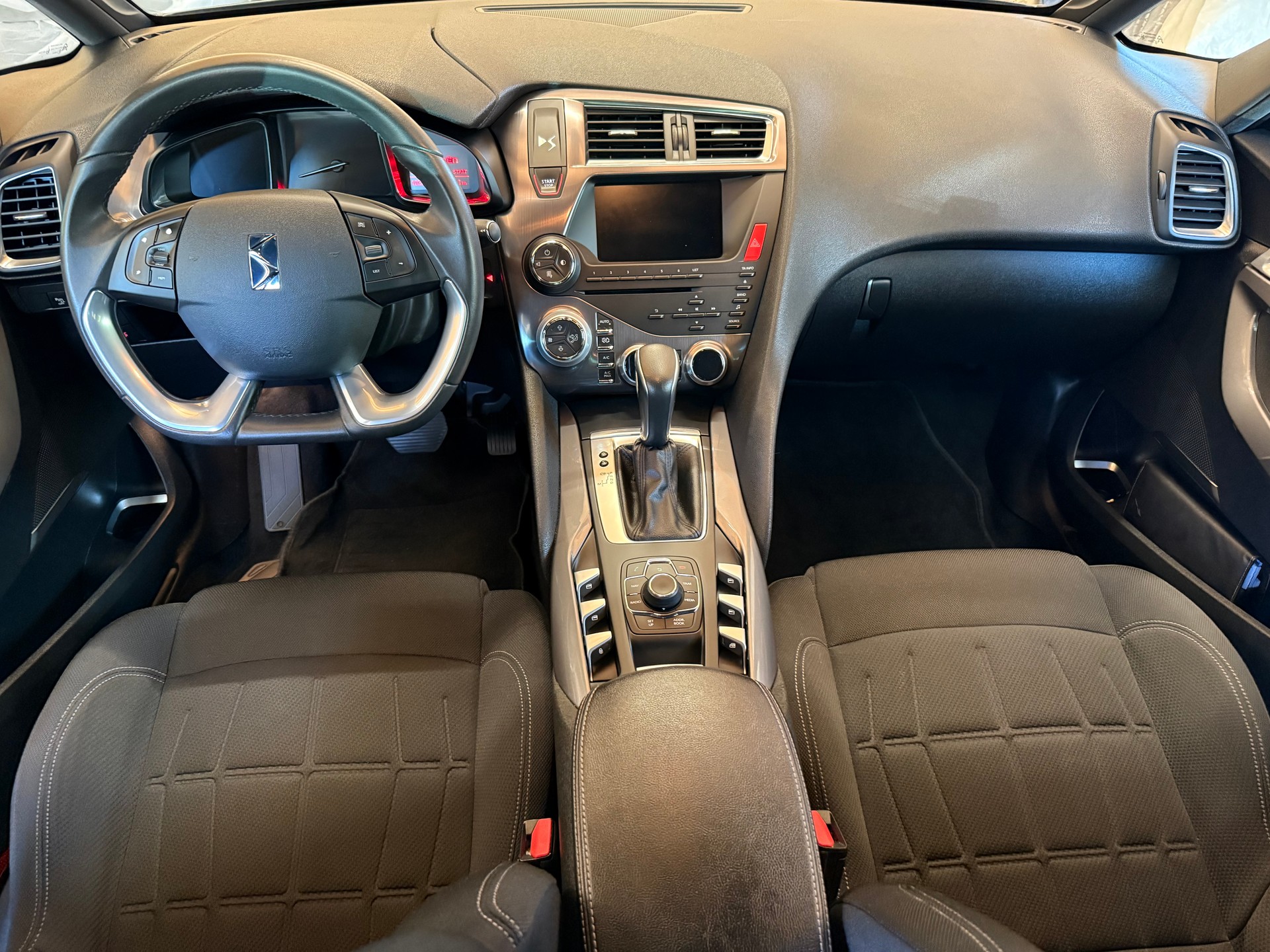 DS AUTOMOBILES DS5 2.0 HDi SO Chic Automatic-image-8