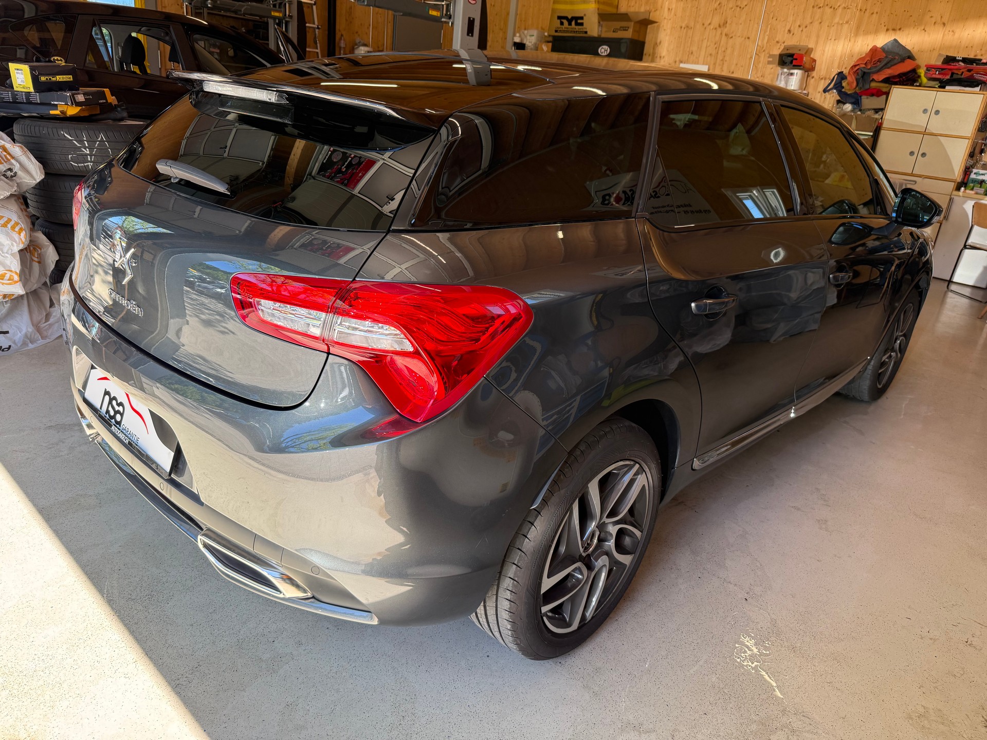 DS AUTOMOBILES DS5 2.0 HDi SO Chic Automatic-showroom-element-3