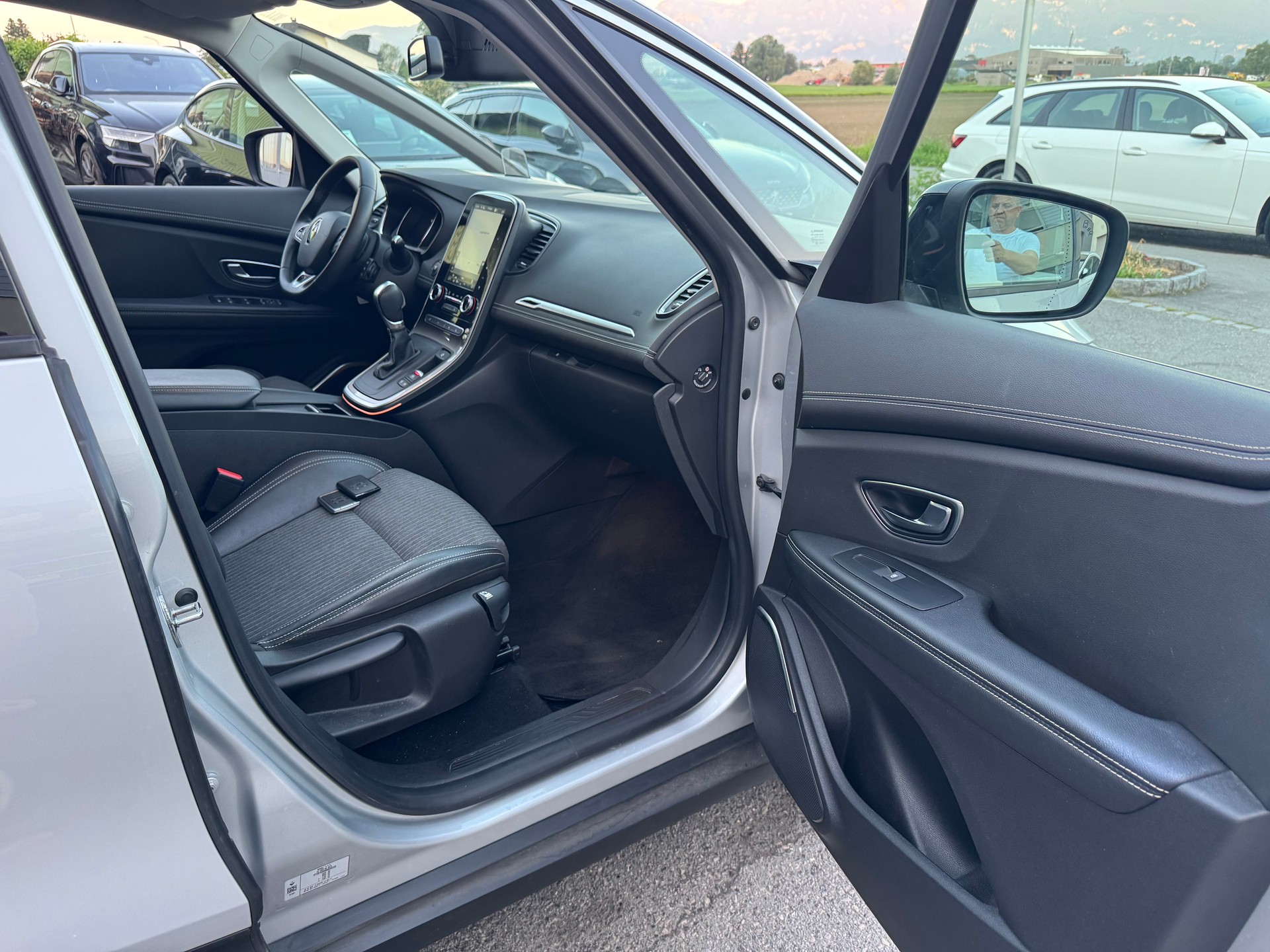 RENAULT Scénic 1.3 16V Turbo Techno EDC-image-13