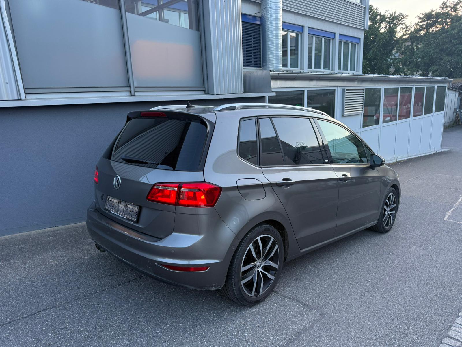 VW Golf Sportsvan 1.4 TSI Allstar R-Line DSG-image-3