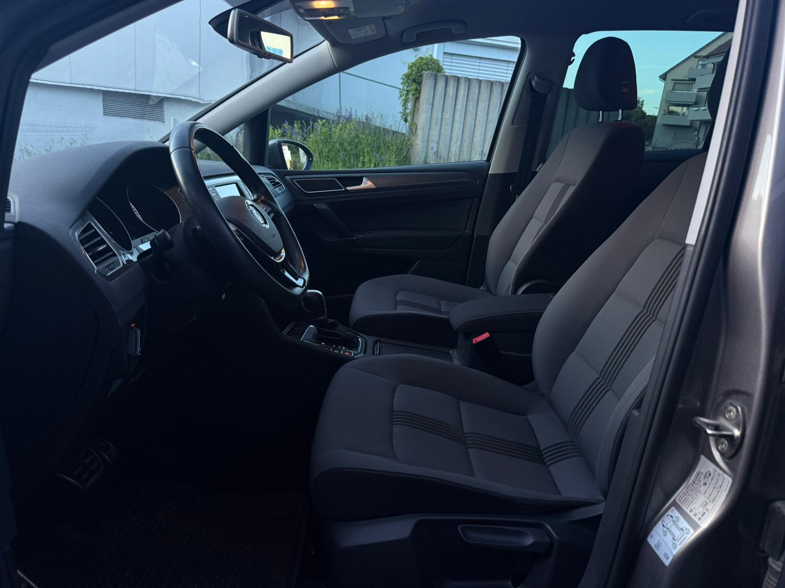 VW Golf Sportsvan 1.4 TSI Allstar R-Line DSG-image-5