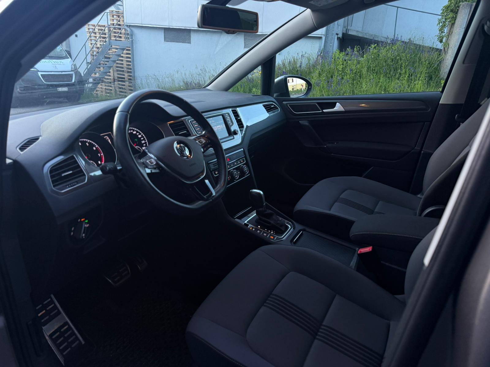 VW Golf Sportsvan 1.4 TSI Allstar R-Line DSG-image-6