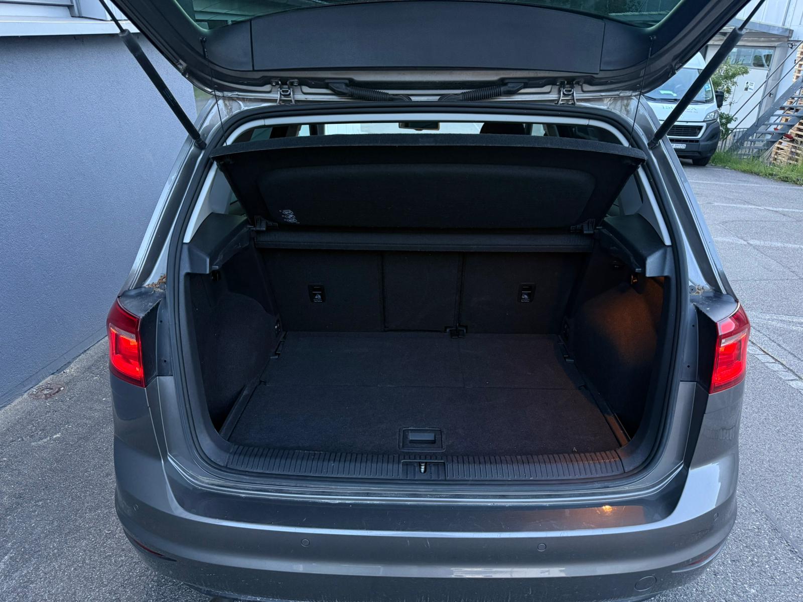 VW Golf Sportsvan 1.4 TSI Allstar R-Line DSG-image-11