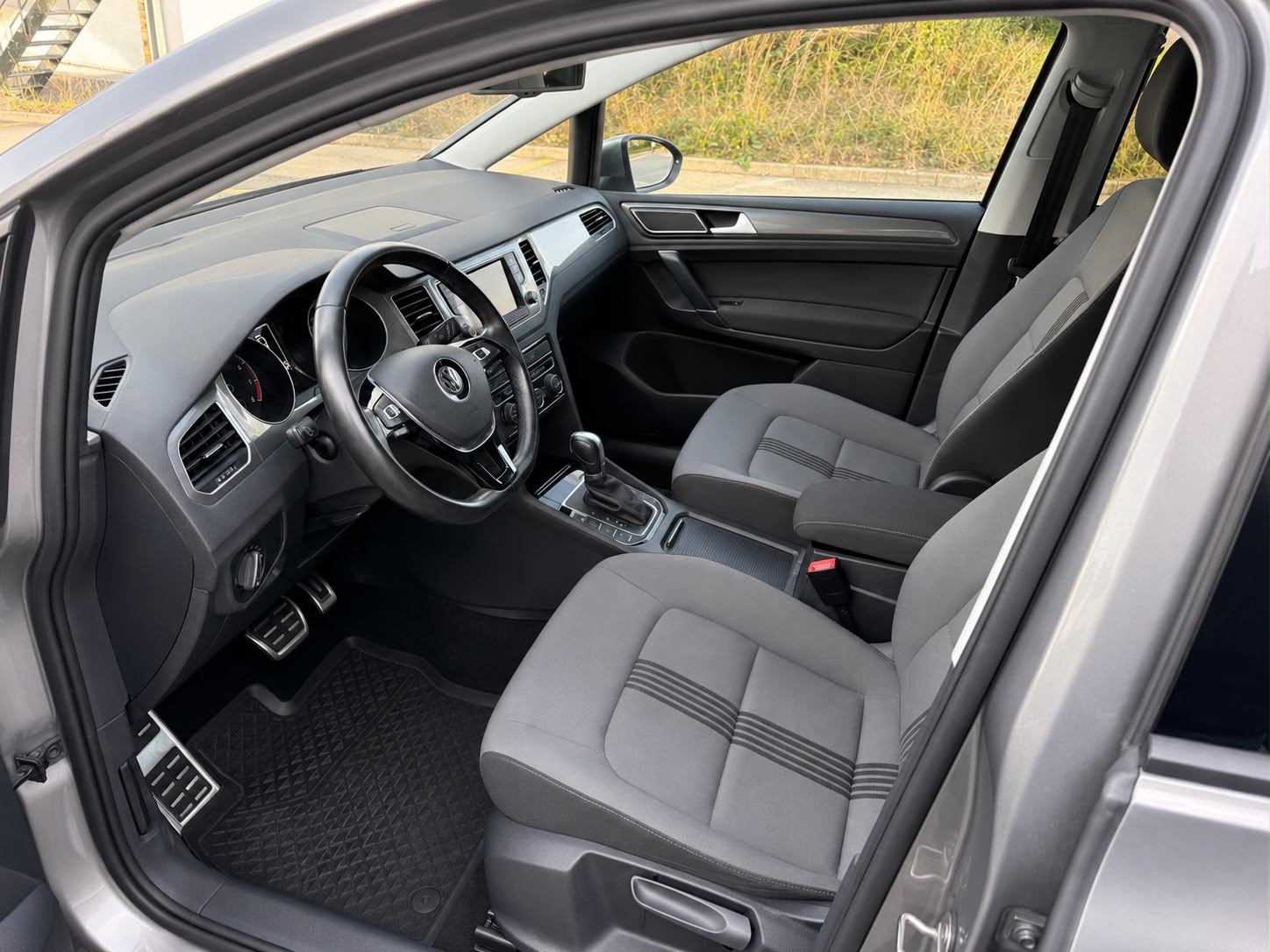 VW Golf Sportsvan 1.4 TSI Allstar R-Line DSG-image-12