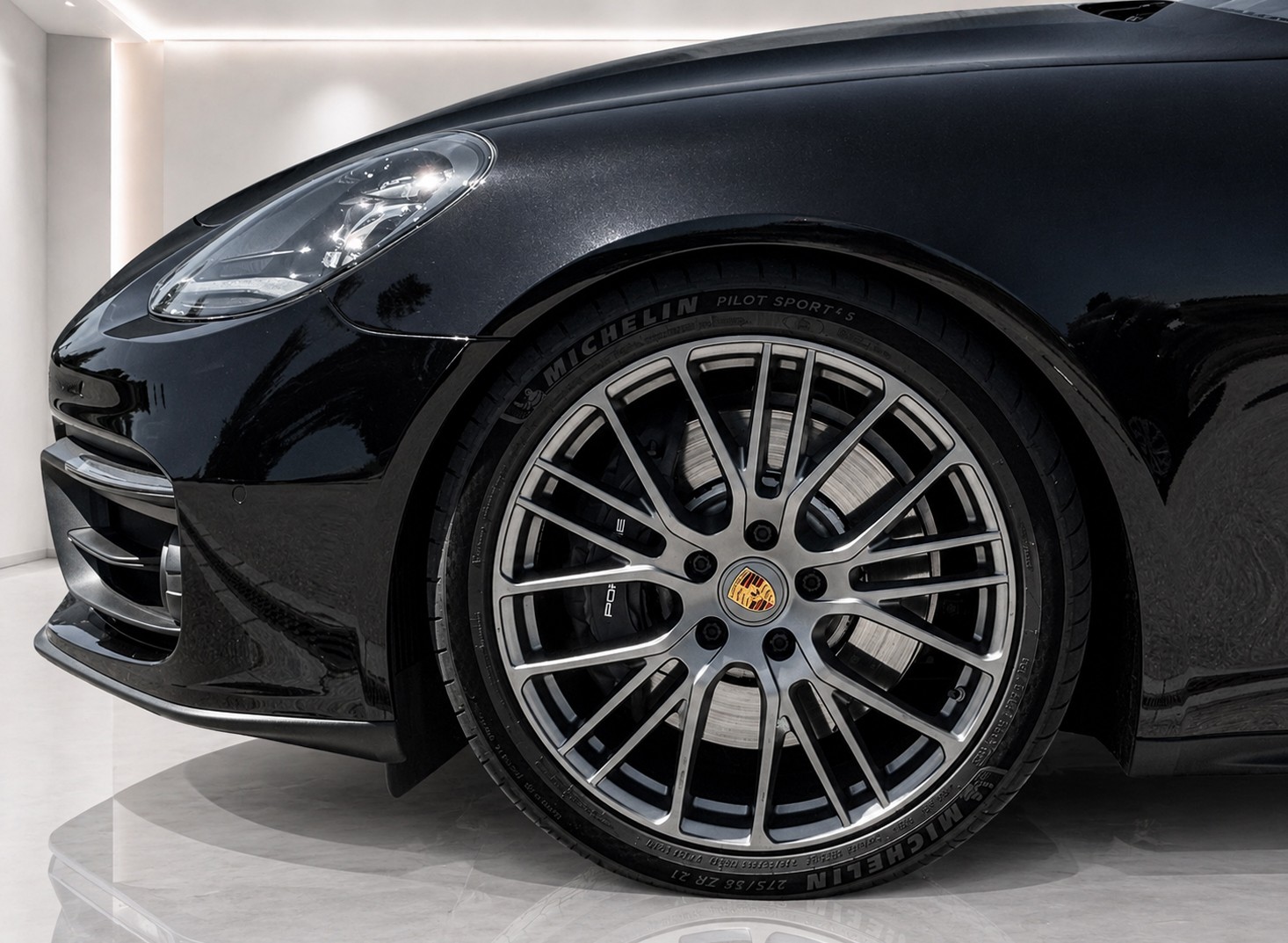 PORSCHE Panamera 4 E-Hybrid Sport Turismo Platinum Edition PDK inkl. Porsche Approved Garantie!-showroom-element-3