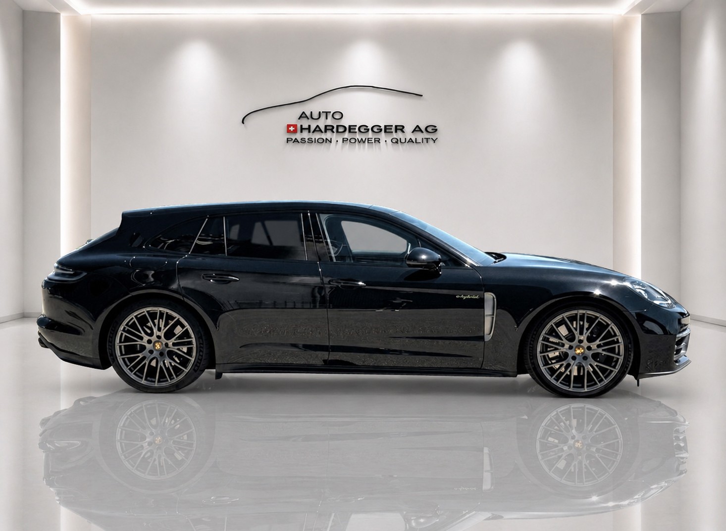 PORSCHE Panamera 4 E-Hybrid Sport Turismo Platinum Edition PDK inkl. Porsche Approved Garantie!-showroom-element-2