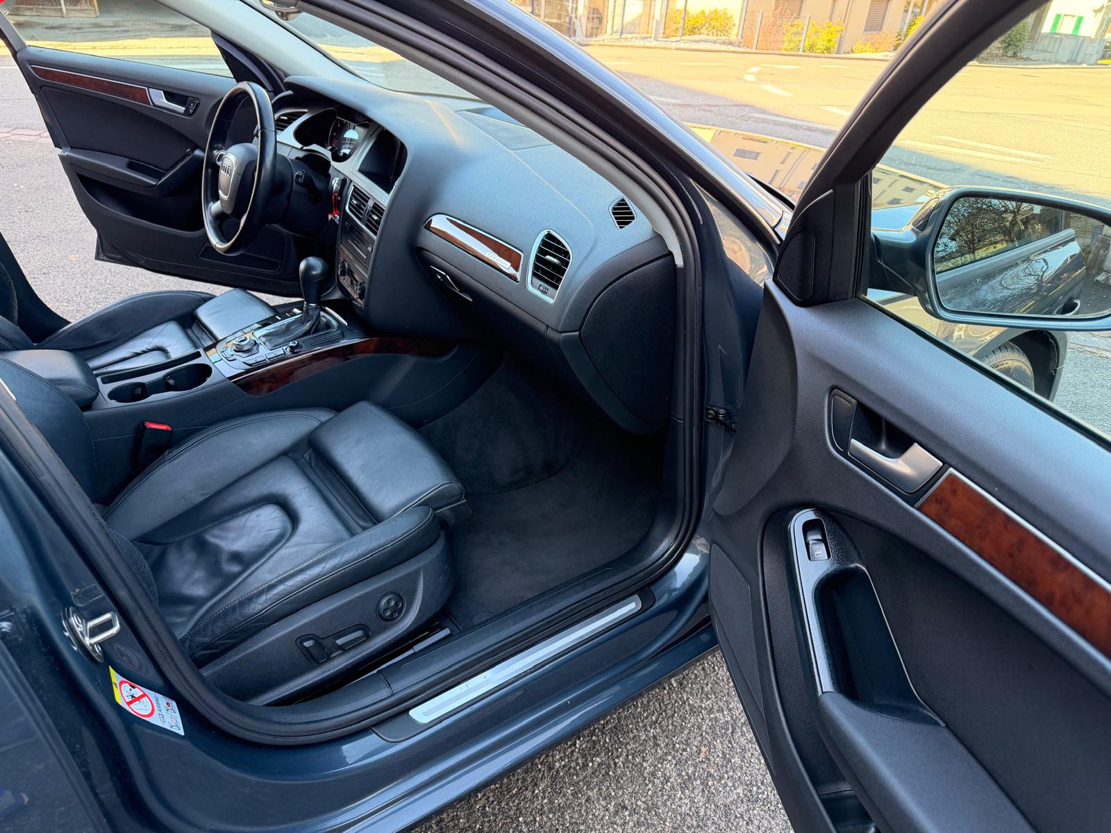 AUDI A4 Avant 3.0 TDI quattro tiptronic-image-12