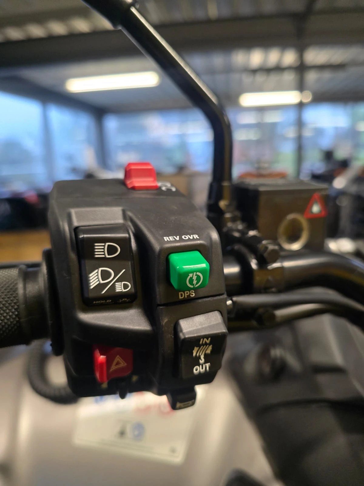 CAN-AM 700 Max XT ABS T-image-12
