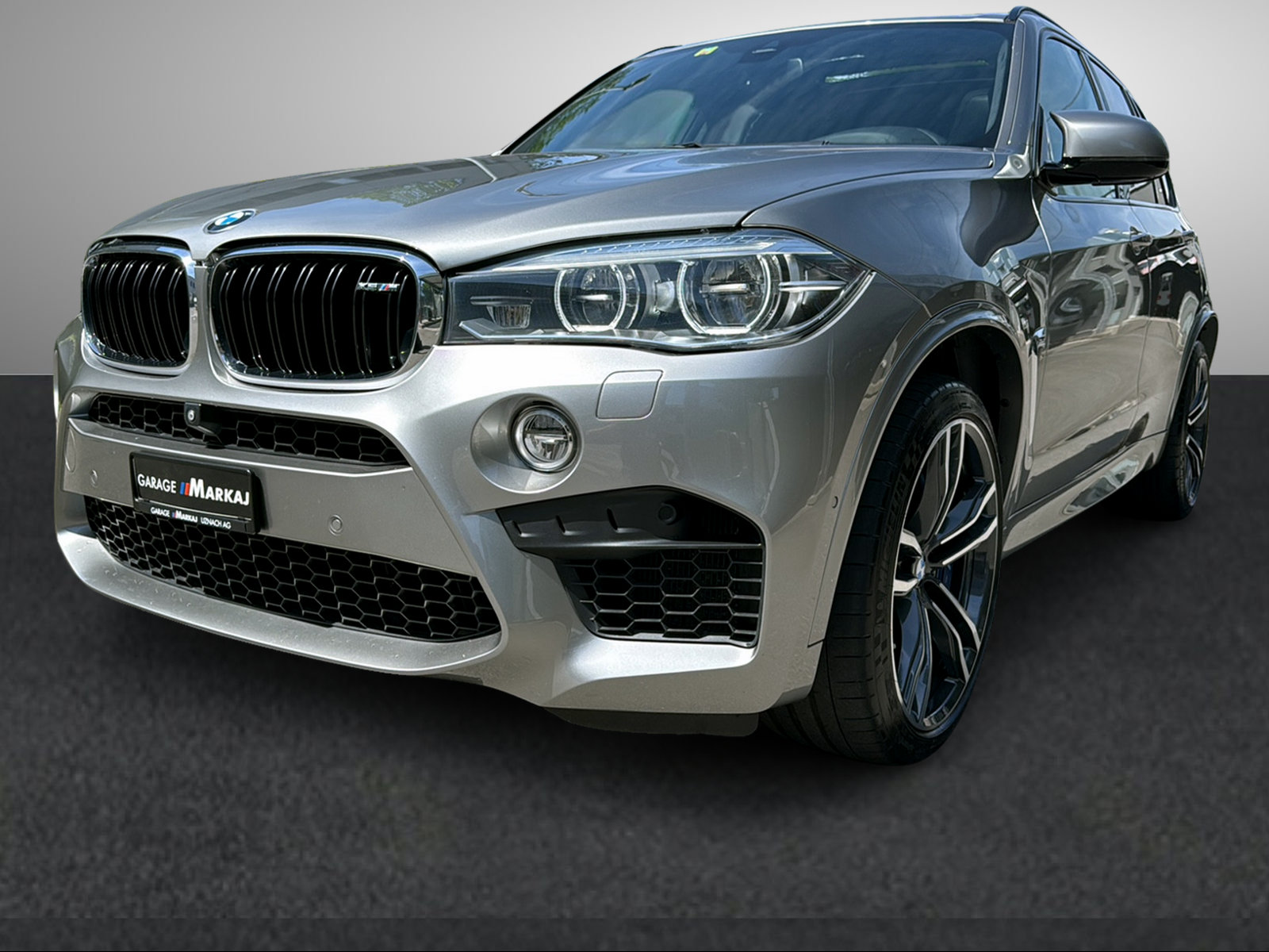 BMW X5M Steptronic-showroom-element-3