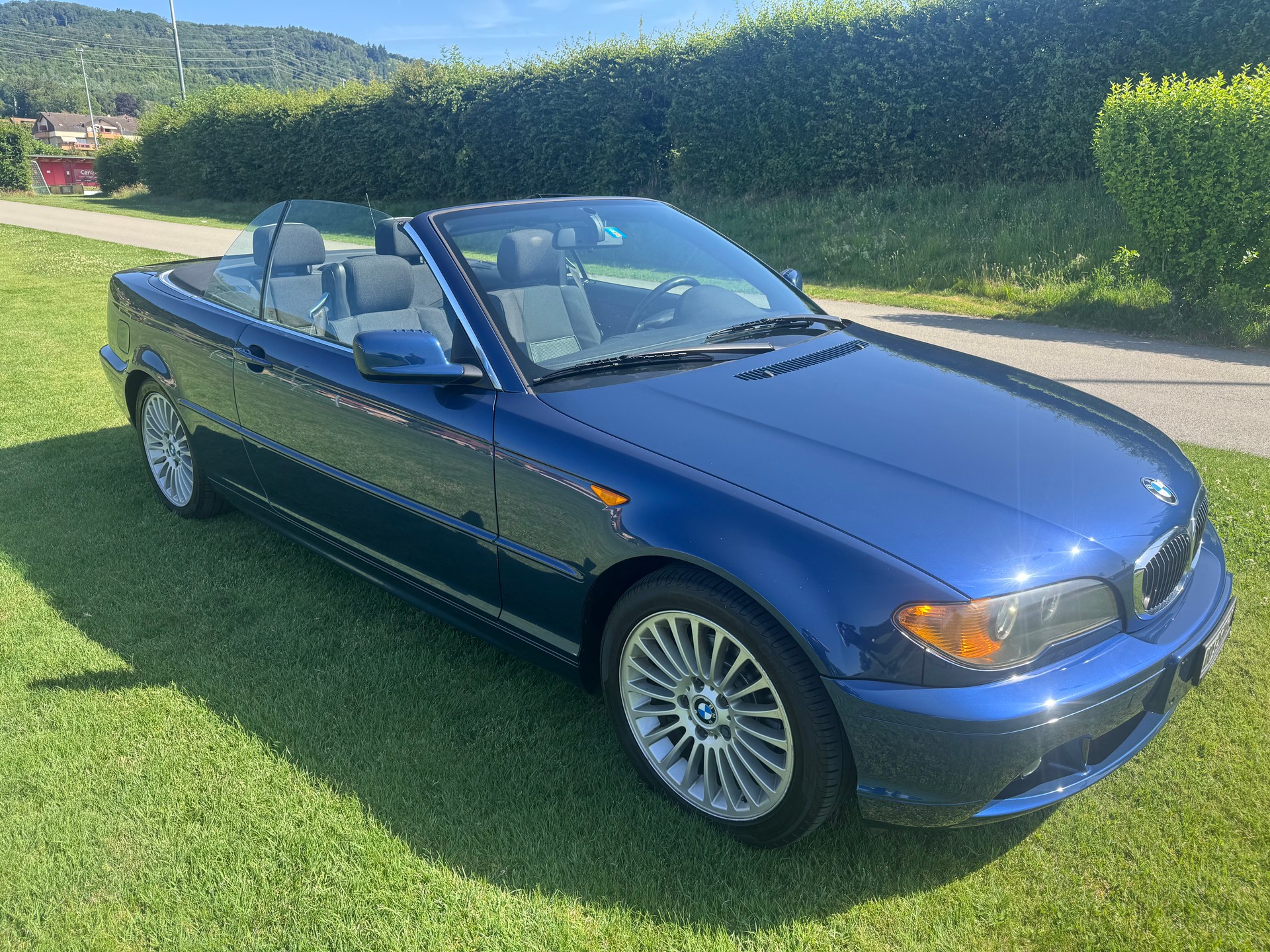 BMW 320Ci Cabriolet-showroom-element-2