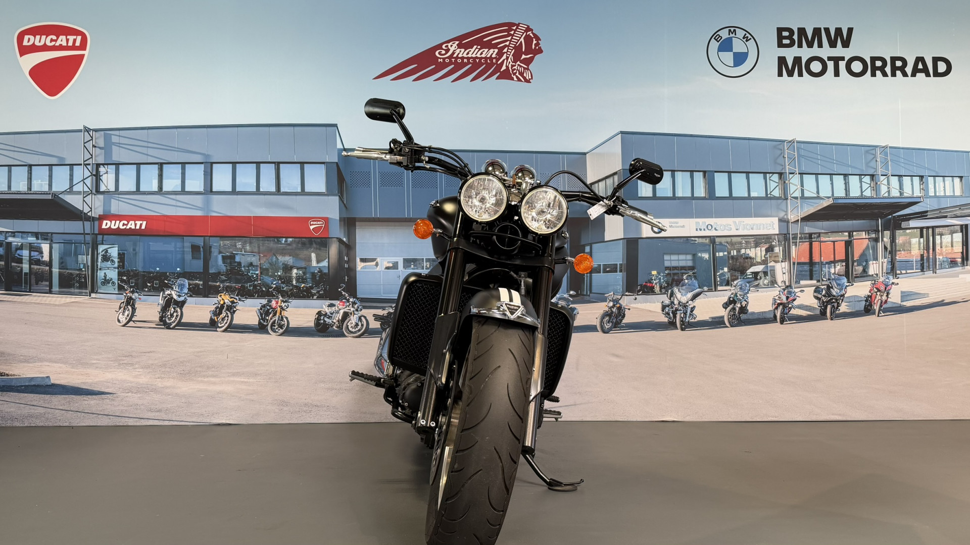 TRIUMPH Rocket III 2300 Roadster-showroom-element-1