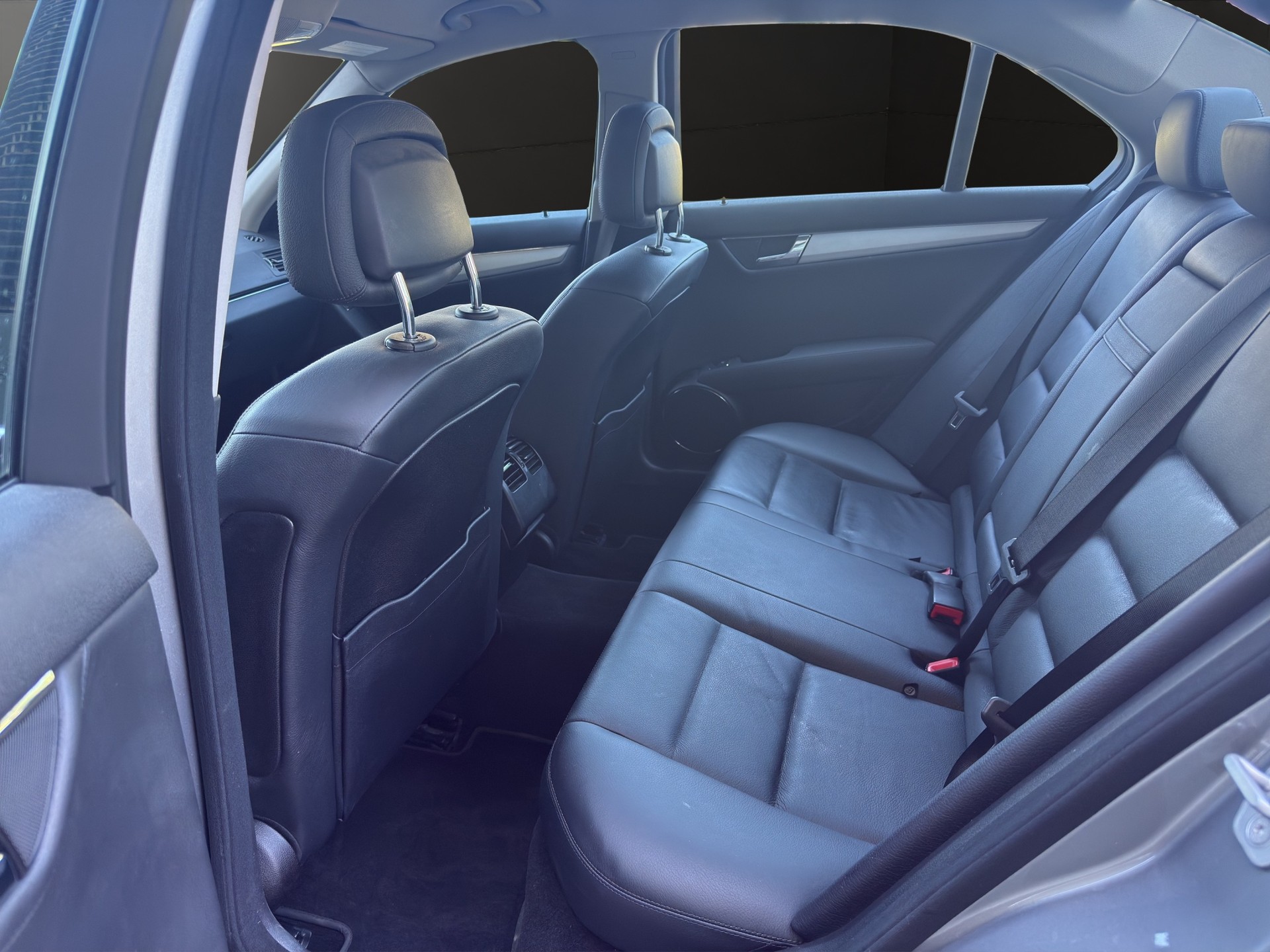 MERCEDES-BENZ C 200 CGI BlueEfficiency Elégance Automatic-image-14