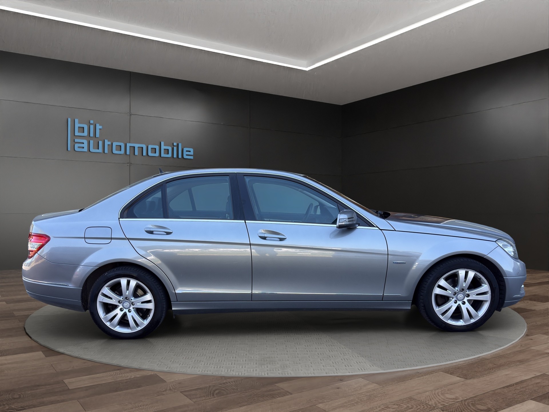 MERCEDES-BENZ C 200 CGI BlueEfficiency Elégance Automatic-image-8