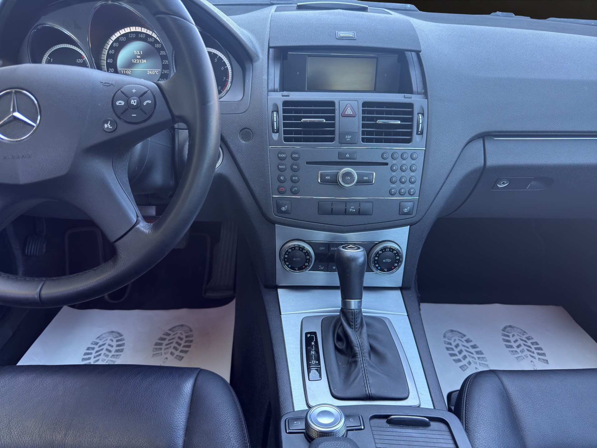 MERCEDES-BENZ C 200 CGI BlueEfficiency Elégance Automatic-image-15
