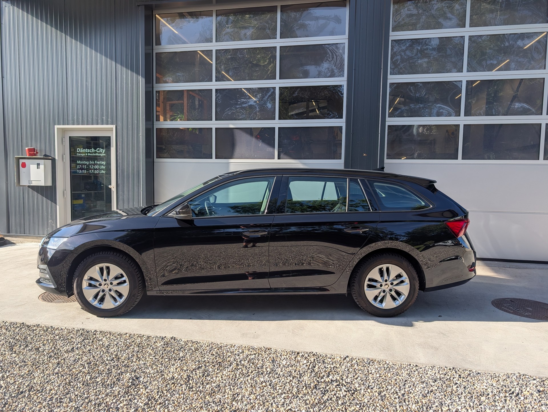 SKODA Octavia Combi 1.0 TSI mHEV DSG Ambition-image-3