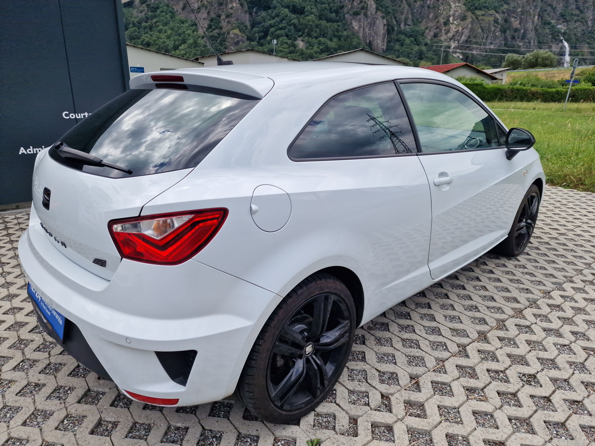 SEAT Ibiza SC 1.8 TSI Cupra-image-4