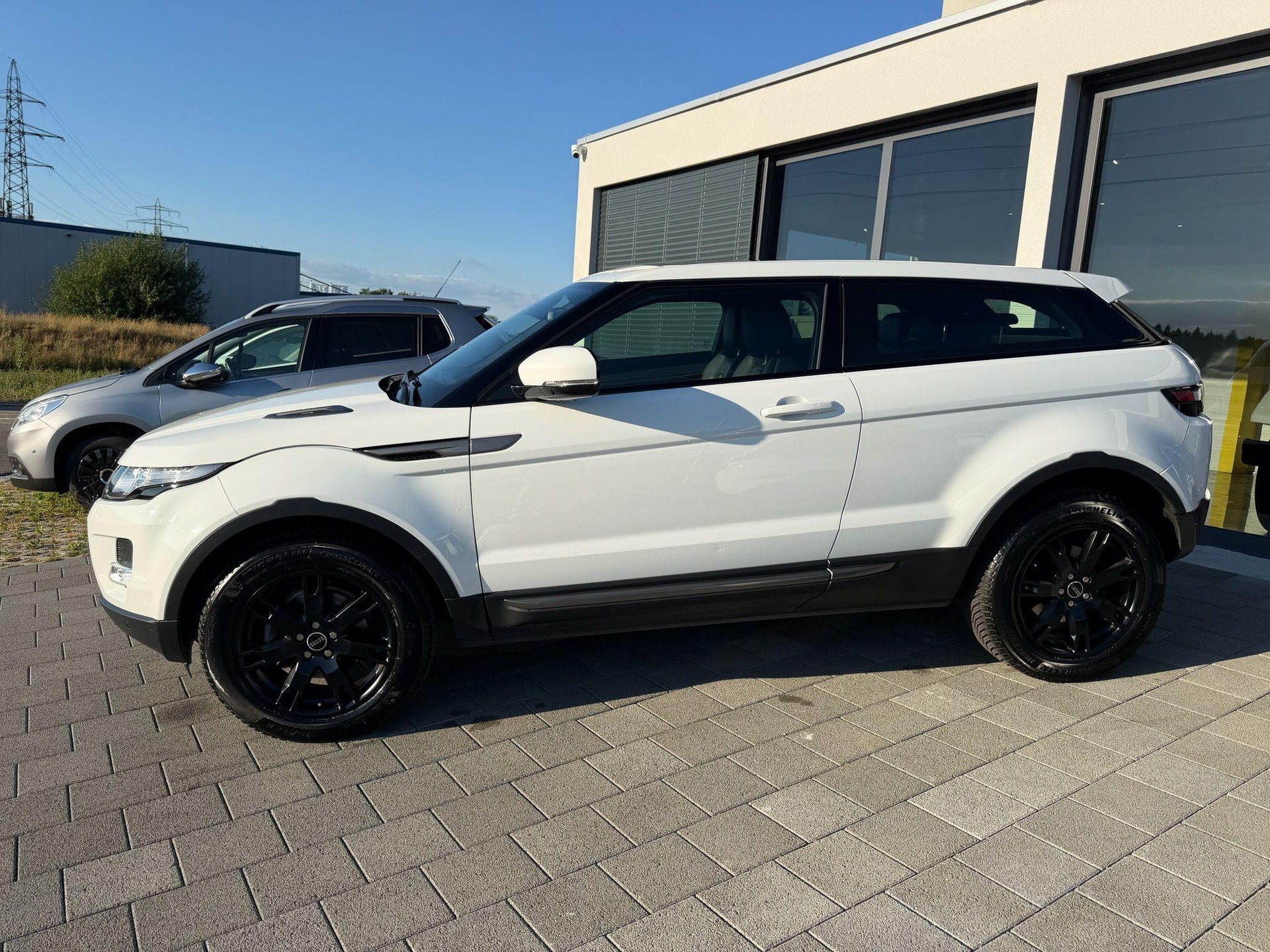 LAND ROVER Range Rover Evoque Coupé 2.2 TD4 Pure & Tech-image-24