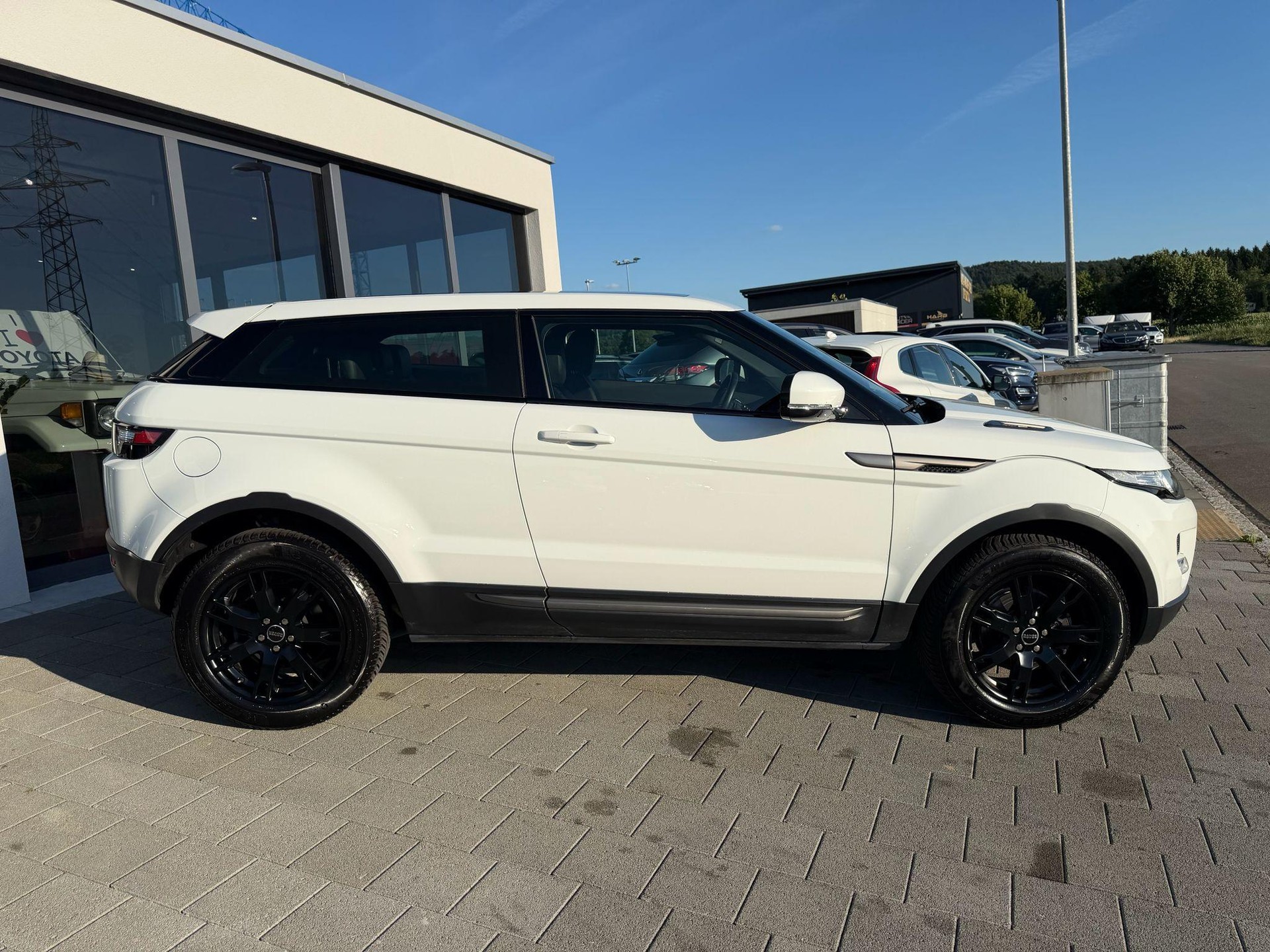 LAND ROVER Range Rover Evoque Coupé 2.2 TD4 Pure & Tech-image-25