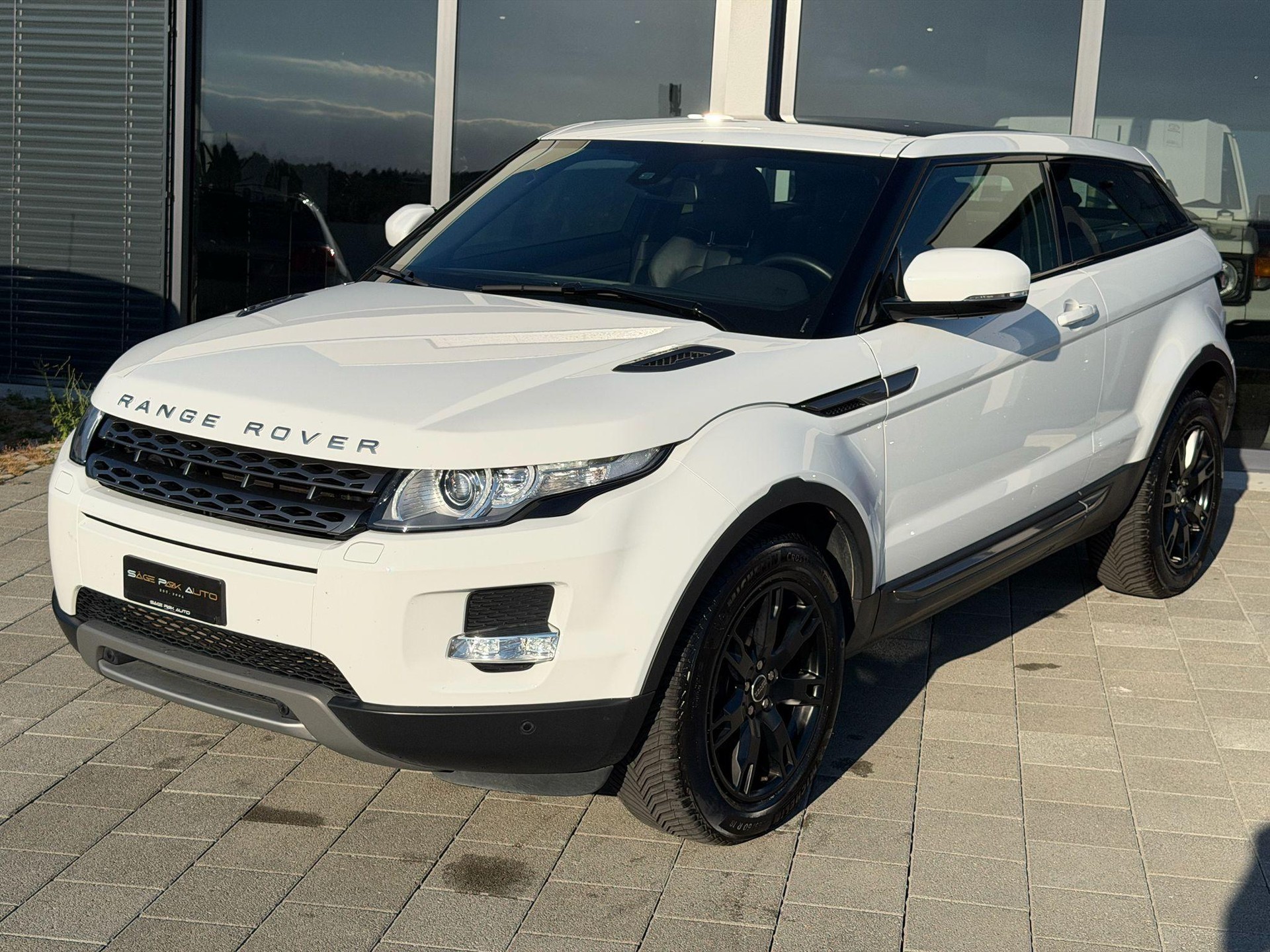 LAND ROVER Range Rover Evoque Coupé 2.2 TD4 Pure & Tech-showroom-element-2